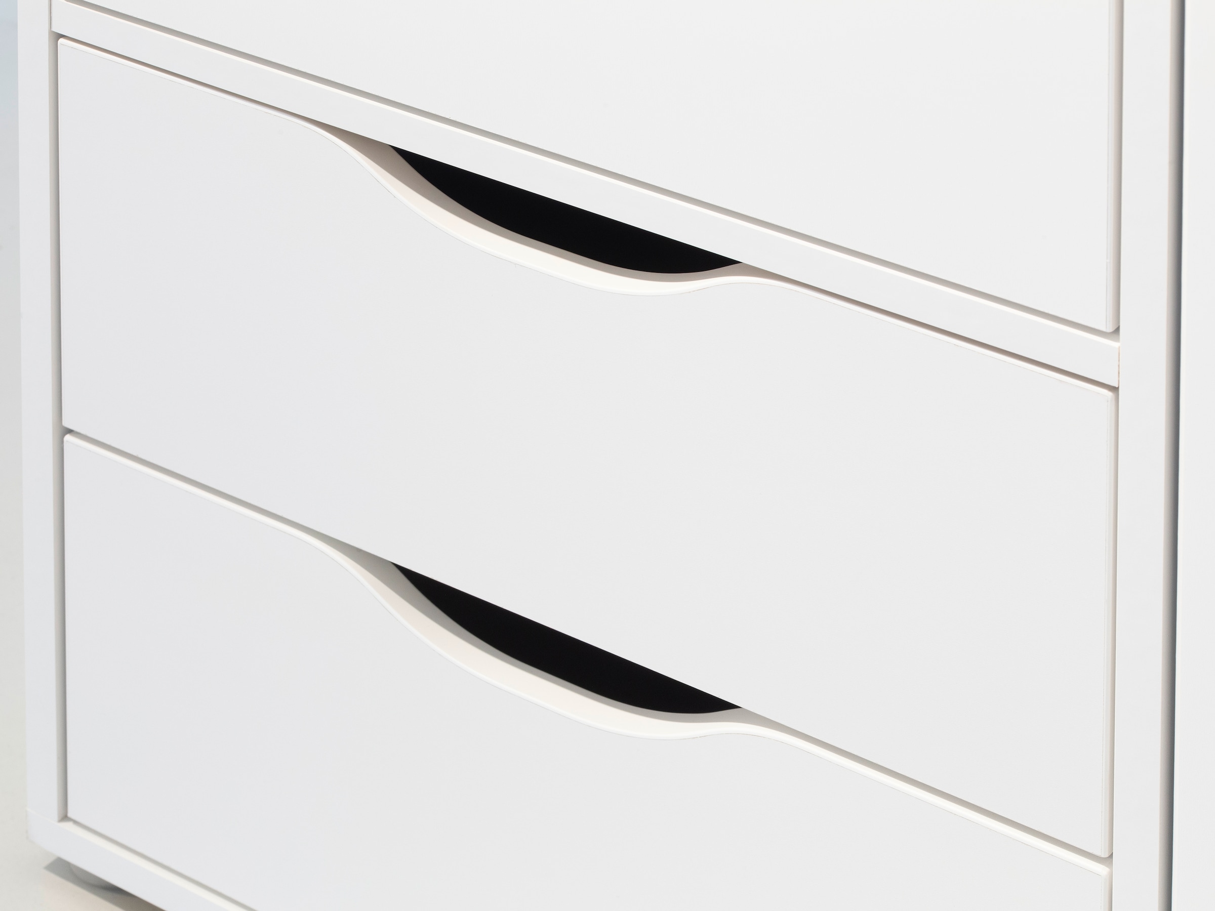 rauch Kleiderschrank »Drehtürenschrank Schrank Garderobe Wäscheschrank NARAI mit Schubladen« in 3 verschiedenen Ausstattungen BASIC/CLASSIC/PREMIUM,  Griffausfräsungen für eine grifflose Optik TOPSELLER MADE IN GERMANY