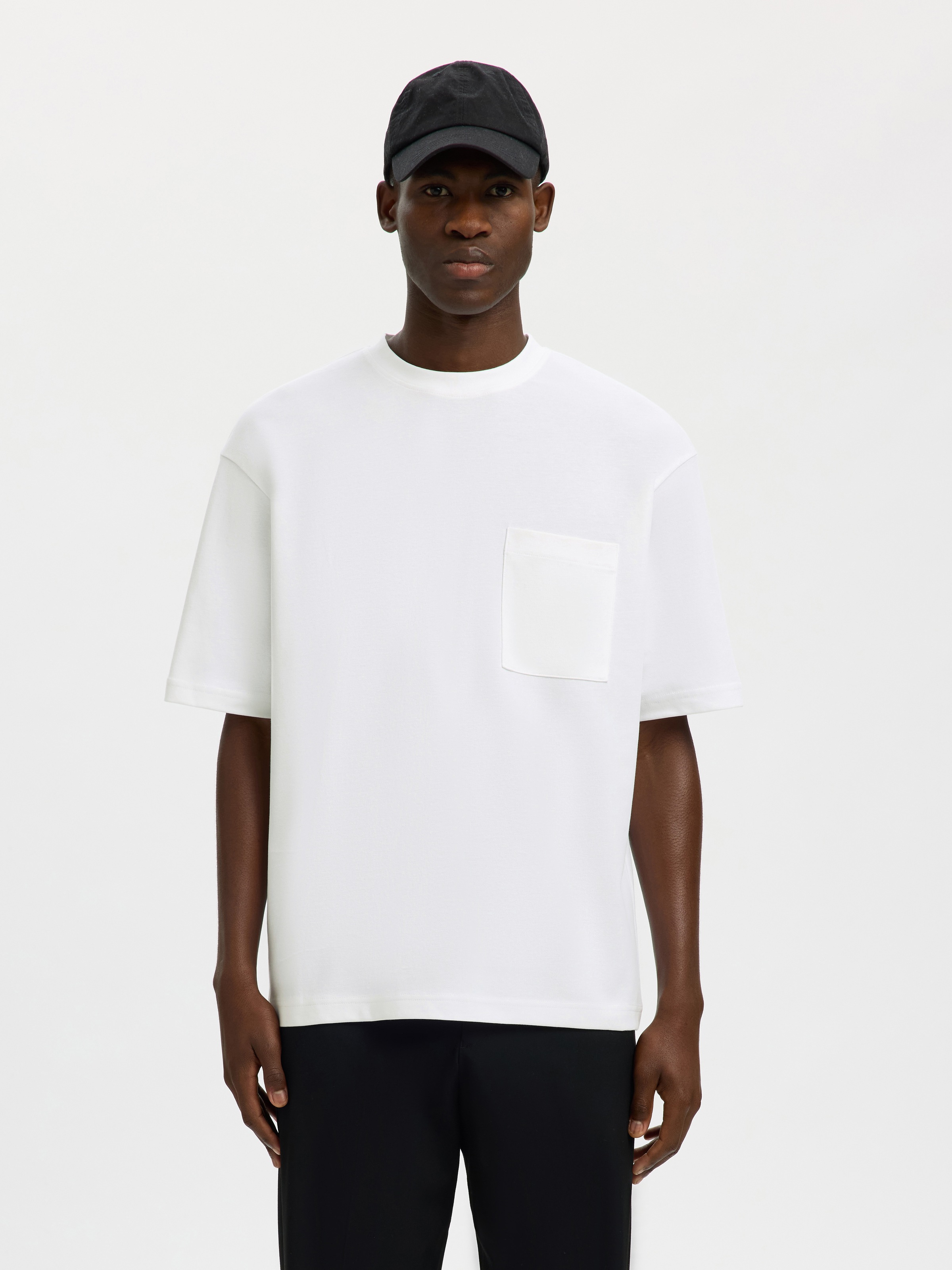 Image of SELECTED T-Shirt "SLHLOOSEOSCAR POCKET SS TEE NOOS"