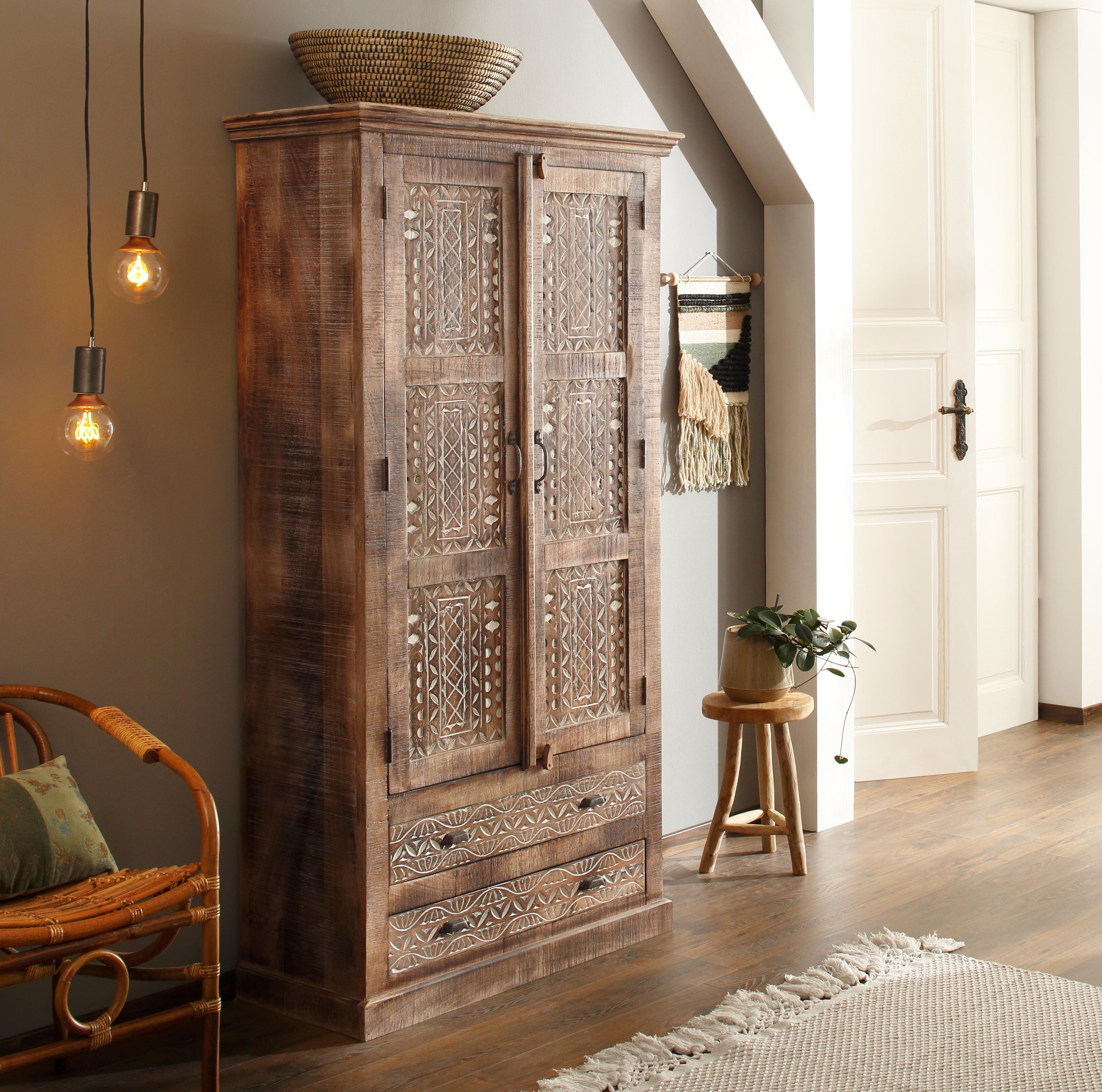 Image of Home affaire Kleiderschrank »Maneesh«, aus schönem massivem Mangoholz und vielen Stauraummöglichkeiten, Höhe 190 cm bei Ackermann Versand Schweiz