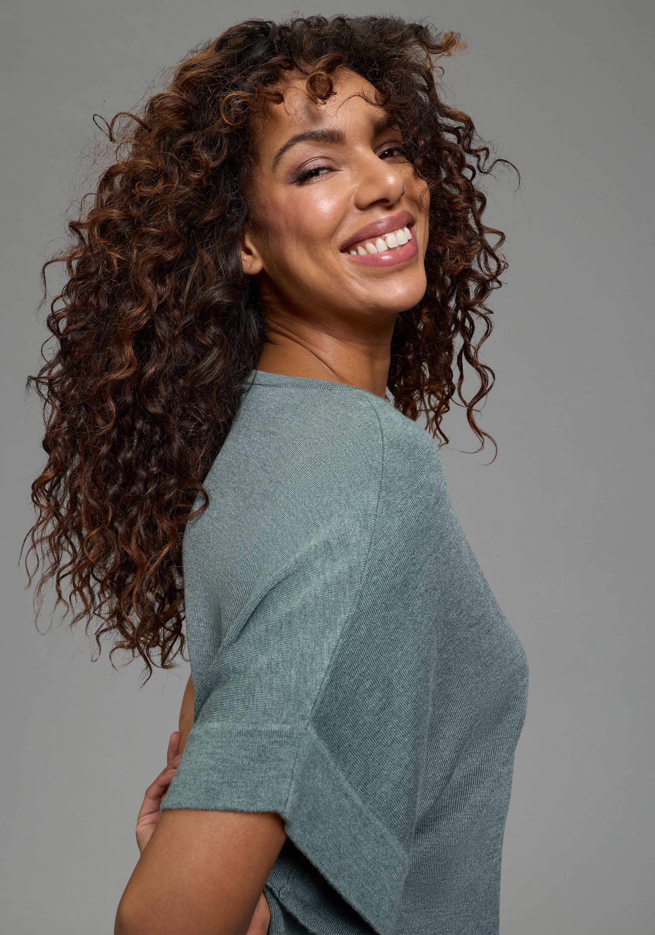 Laura Scott CURVE Pull col V sommerlicher Feinstrick mit figurschmeichelnder Passform