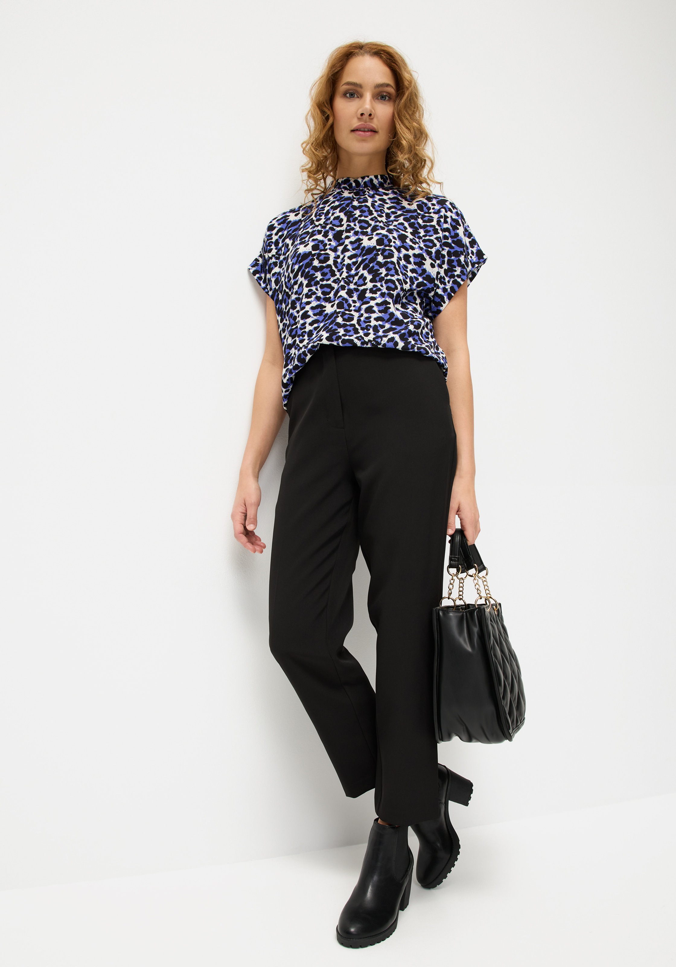 LASCANA Kurzarmbluse mit Alloverdruck, Damenbluse, sportlich elegant