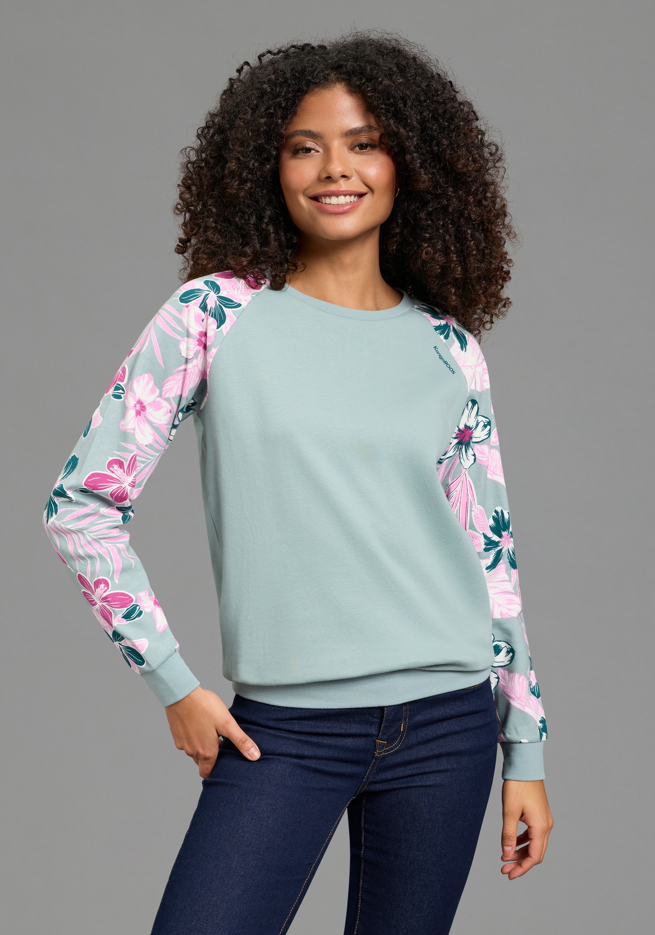 KangaROOS Sweatshirt, Ärmel mit Blumendruck