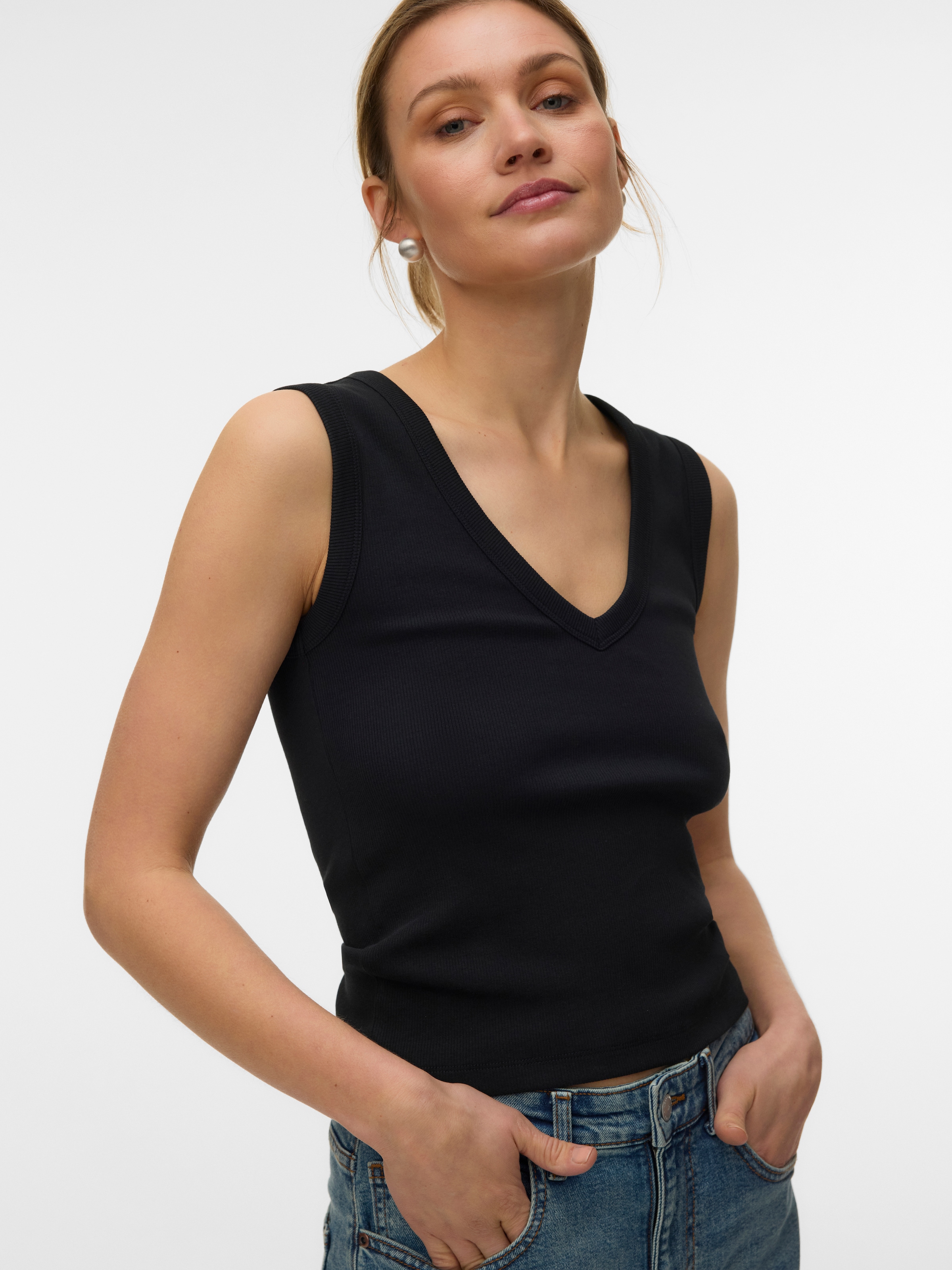 Image of Vero Moda V-Shirt "VMCHLOE SHORT DEEP V-NECK TOP JRS NOOS" Baumwollmischung, regular fit