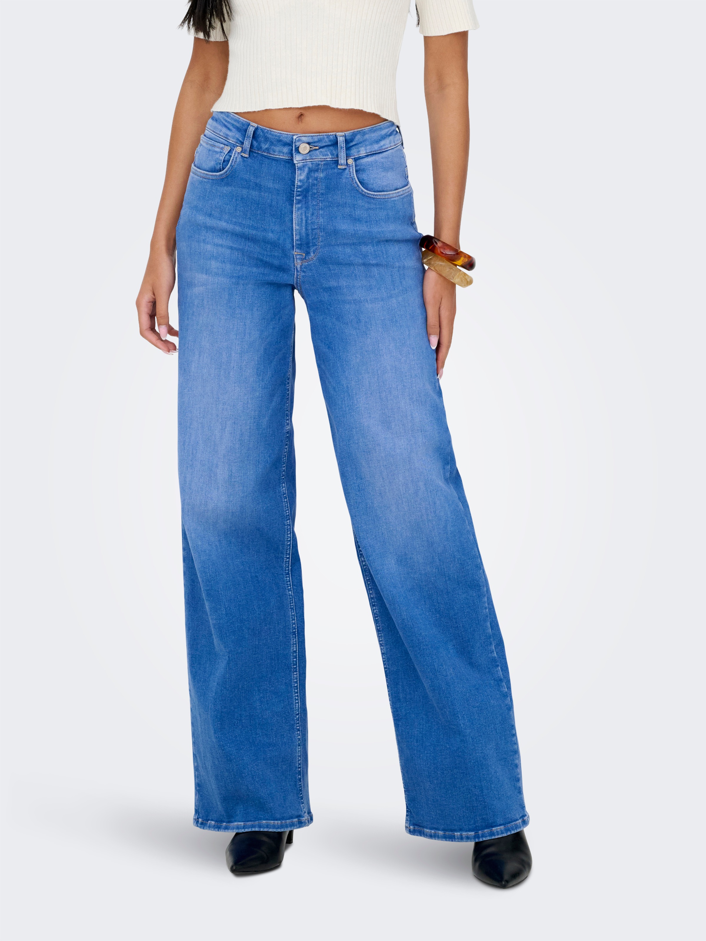 Image of ONLY High-waist-Jeans "ONLMADISON BLUSH HW WIDE DNM REA262 NOOS" hohe Leibhöhe, weites Bein, special bright blue denim