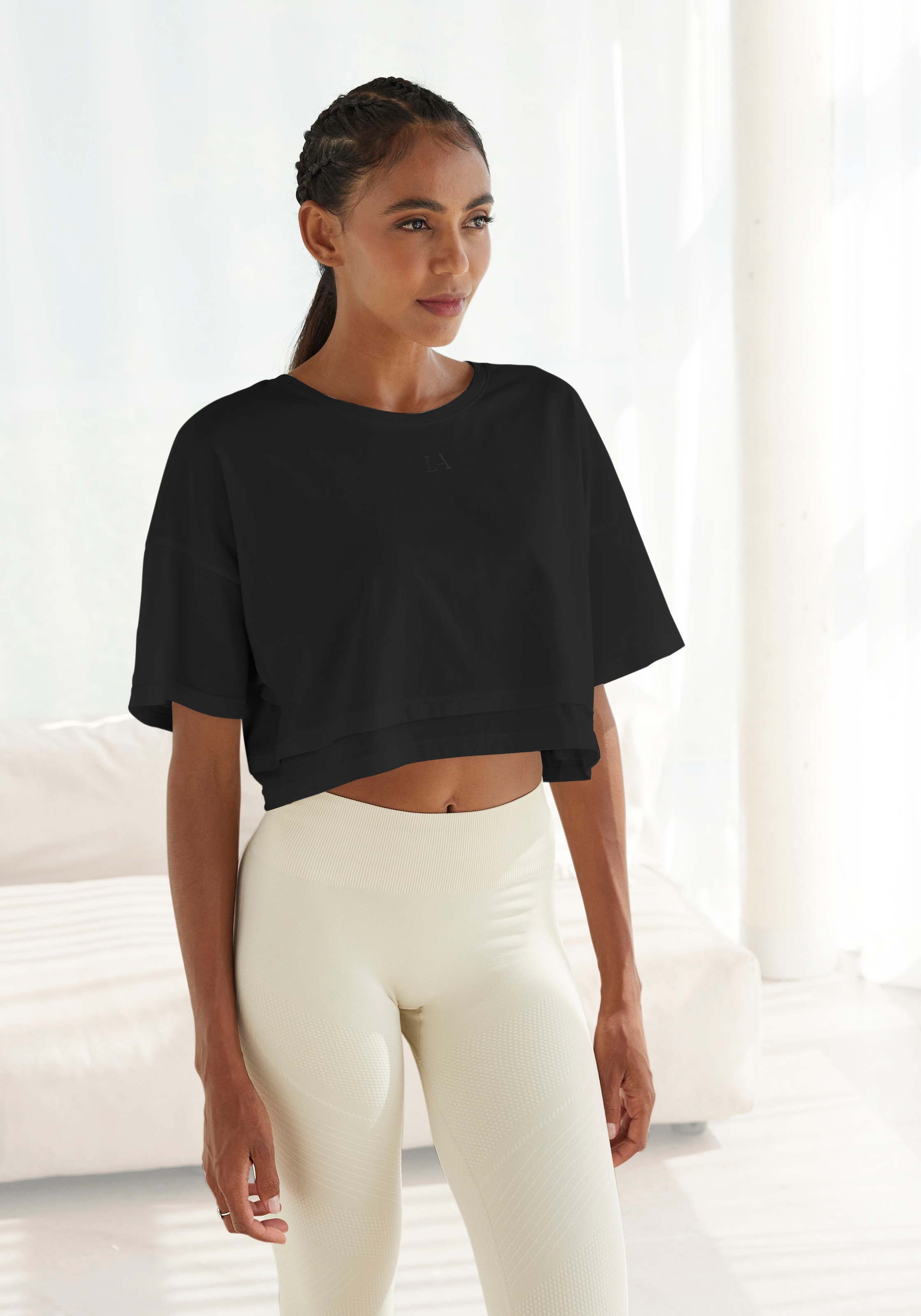 Image of LASCANA Kurzarmshirt T-Shirt, weite Form mit Lagen-Look