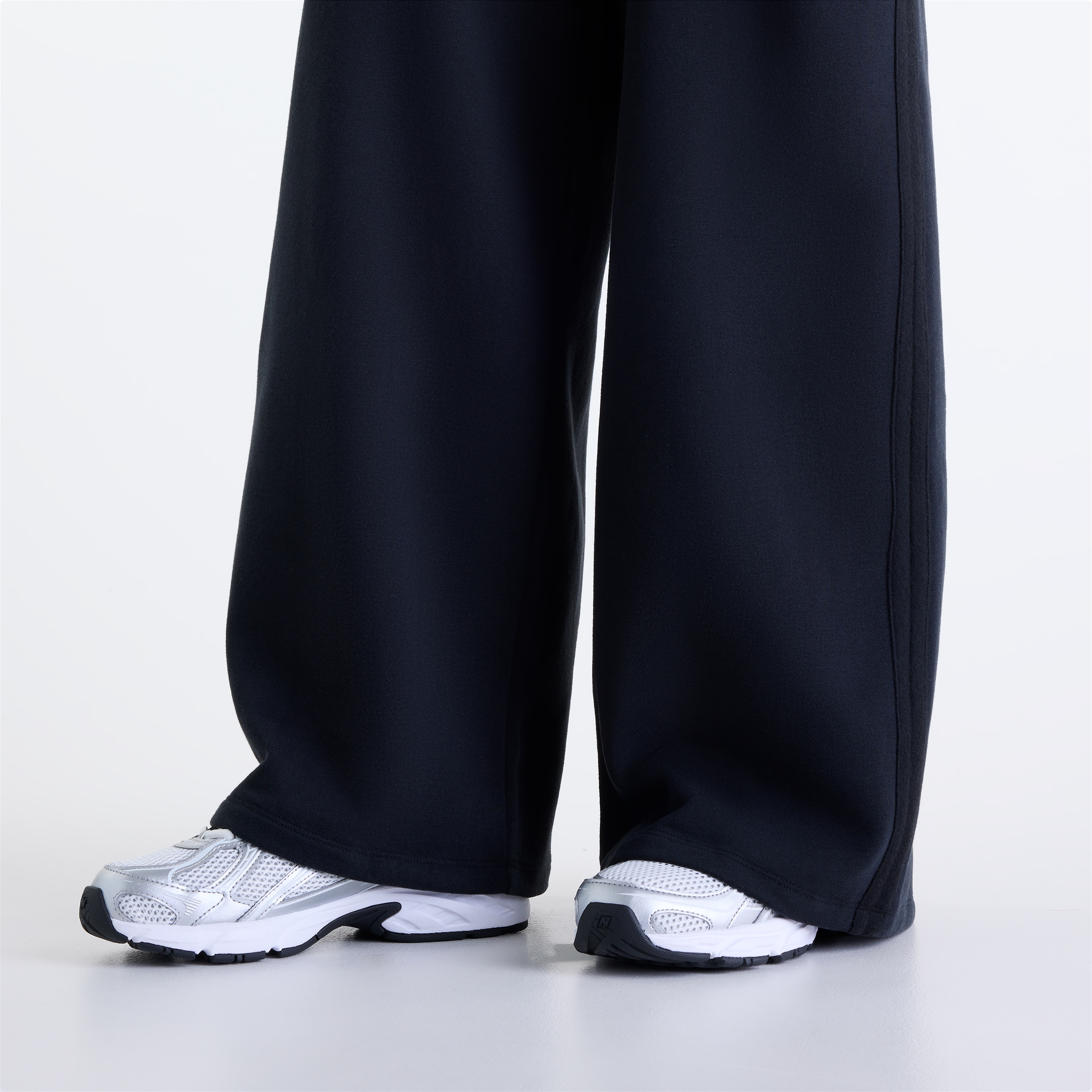 New Balance Pantalon sweat »BRUSHED COASTAL FLEECE PANT«  normale Weite, aus Baumwolle und Polyester, für Erwachsene