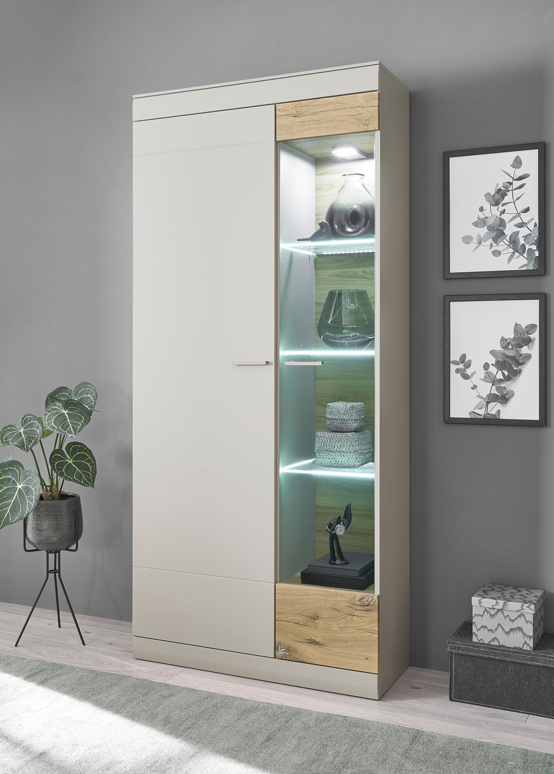 Vitrine »SCARA«, mit Applikation Zinneiche Dekor, Breite 90 cm, mit Softclose-Funktion