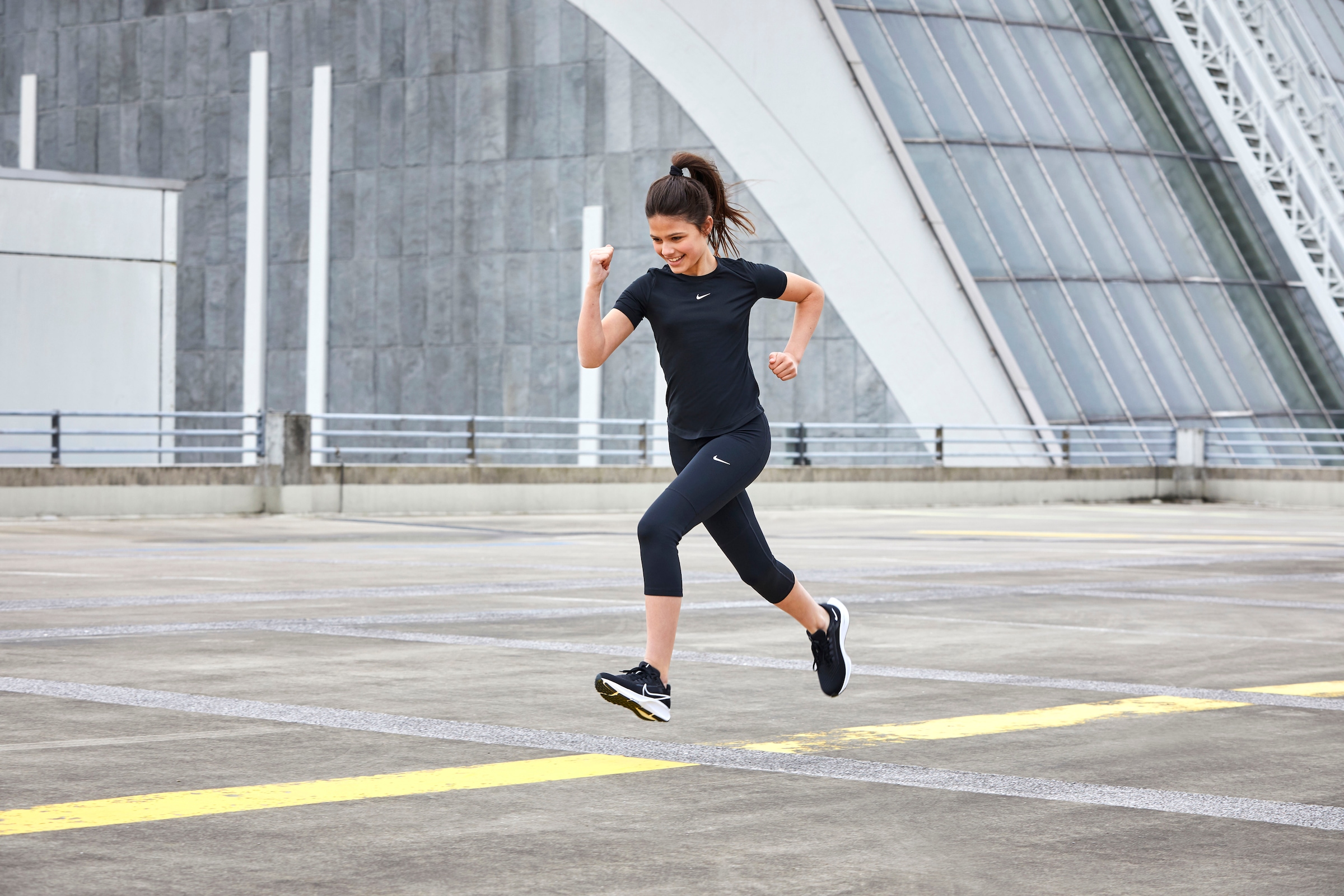 Nike Trainingsshirt »DRI-FIT ONE GIRLS SHORT SLEEVE«