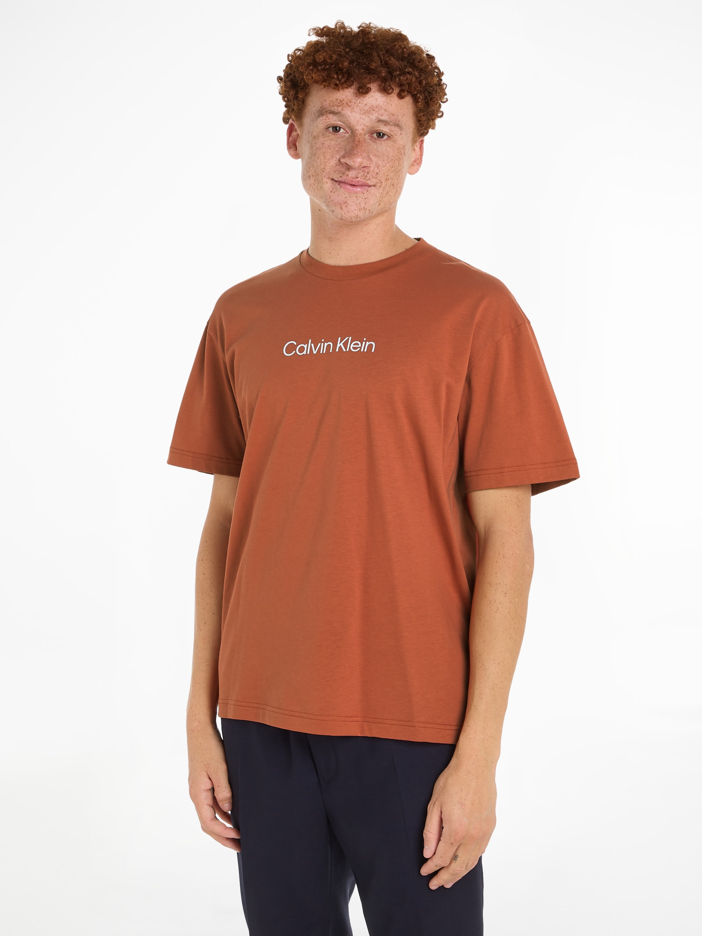 T-Shirt »HERO LOGO COMFORT T-SHIRT«, mit aufgedrucktem Markenlabel
