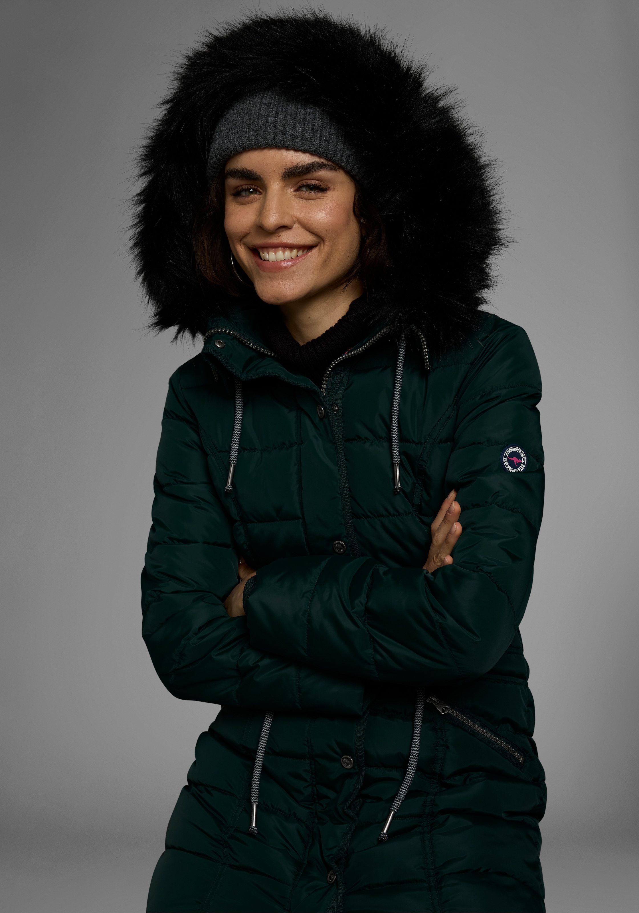 KangaROOS Steppjacke, mit Kapuze, figurbetonter Schnitt, mit Reissverschlusstaschen