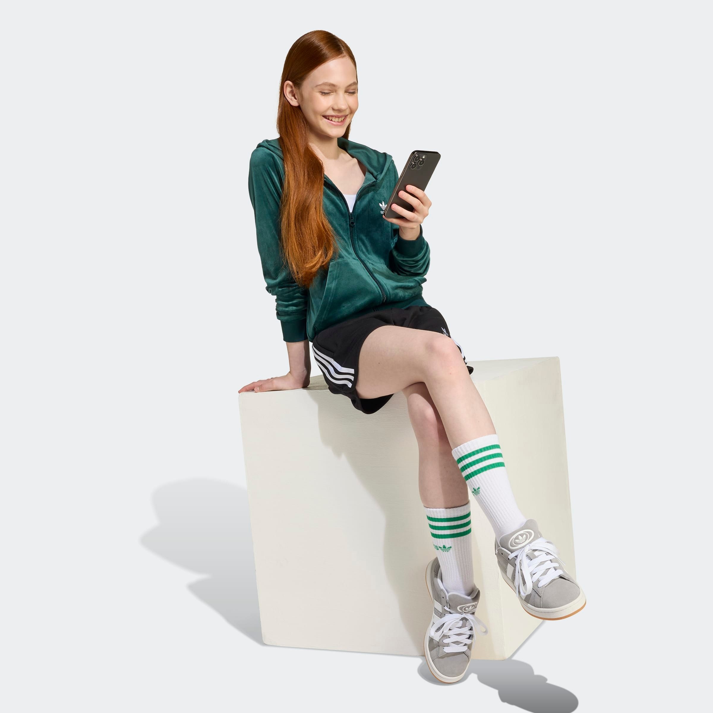 adidas Originals Sweat à capuche »AUS VELOURS MIT REISSVERSCHLUSS«
