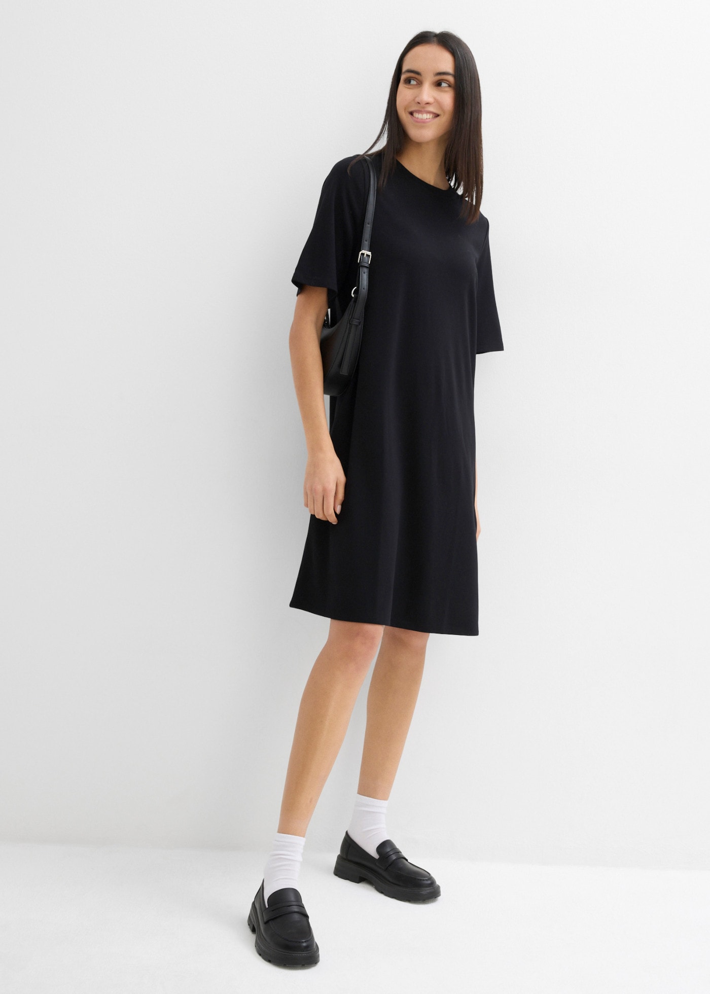 Image of bonprix Shirtkleid lässige Passform, A-Linie, Kurzarm-Design, aus Viskose, ohne Kragen