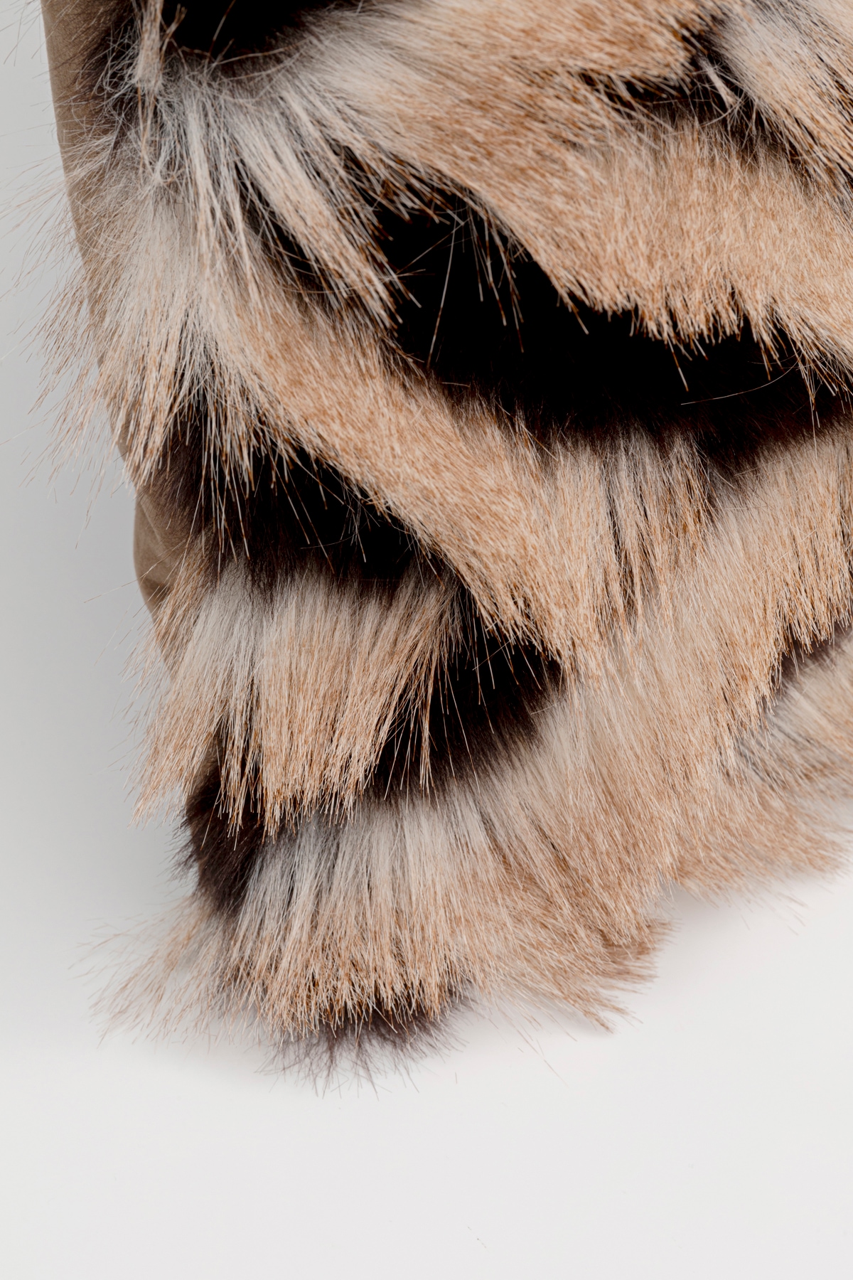 Kare Design Coussin décoratif »Glammer, Kissenhülle mit Füllung, 45x45 cm« stützt Kopf und Nacken angenehm und sorgt für erholsamen Schlaf