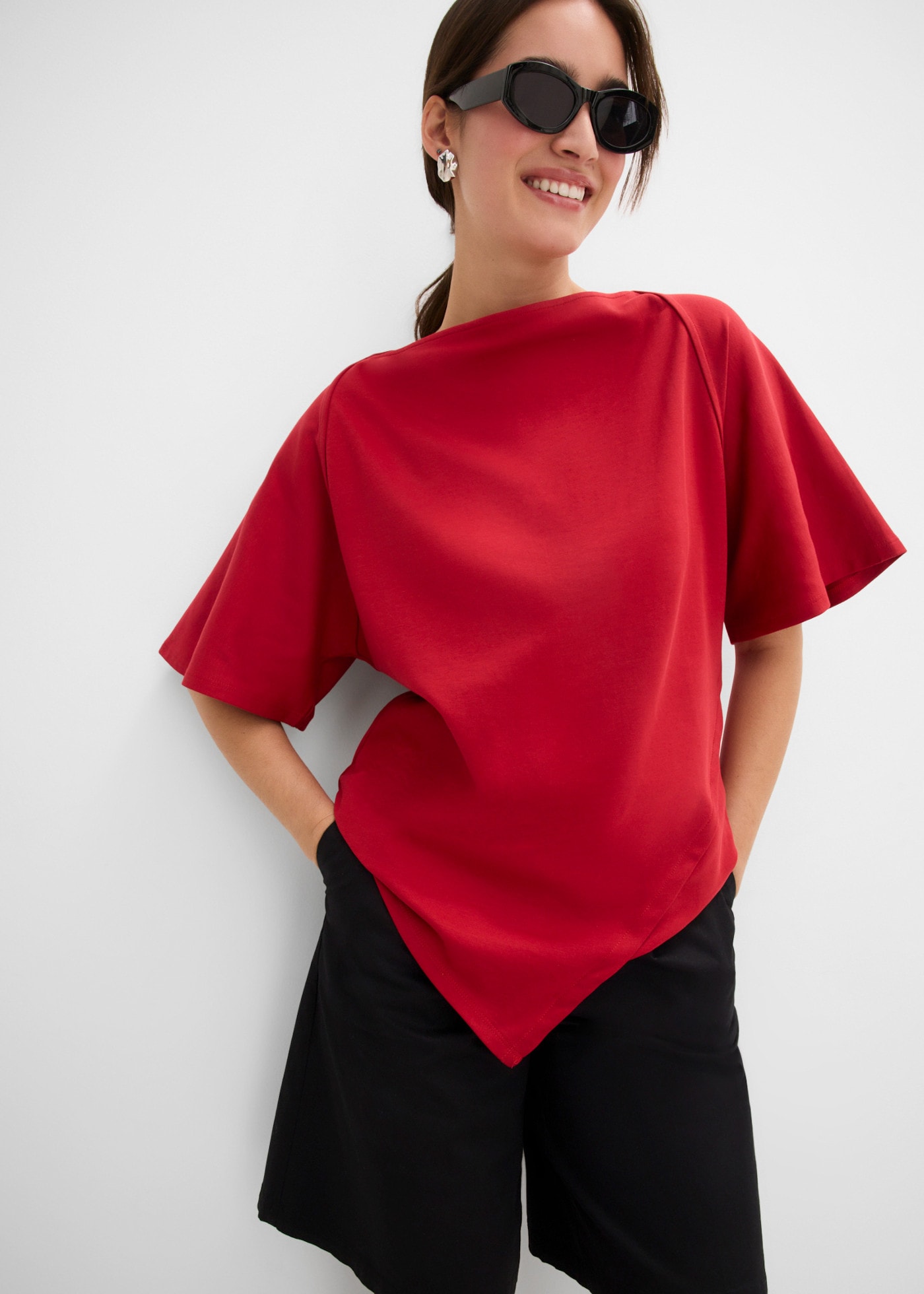 Image of bonprix T-Shirt mit Wasserfallausschnitt, asymmetrischer Saum, Kurzarm-Design