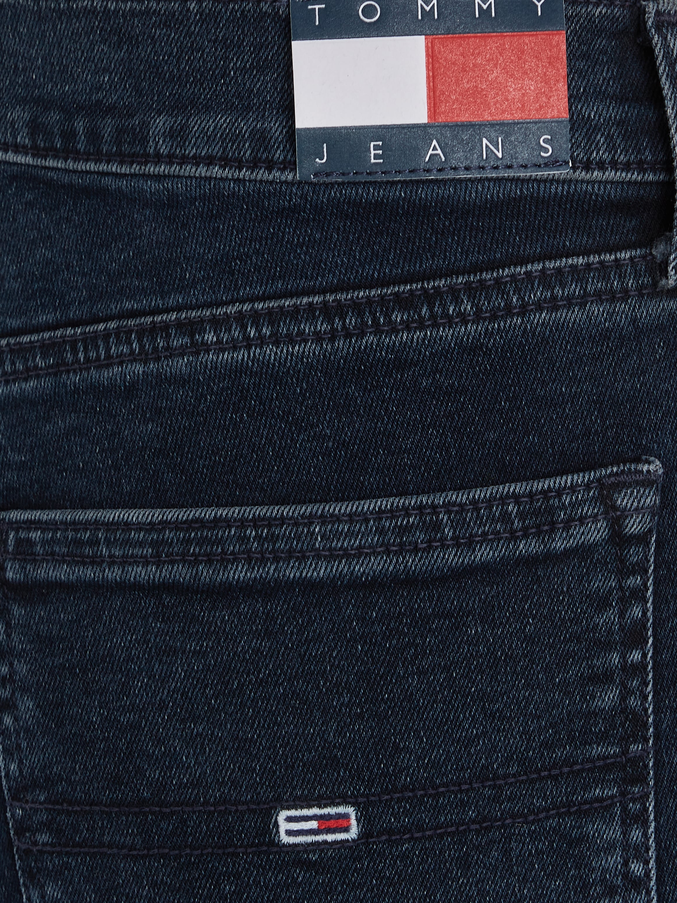 Tommy Jeans Schlagjeans »Tommy Jeans SYLVIA - High waist - Flared Denim Jeans«, mit Logostickereien und Nieten