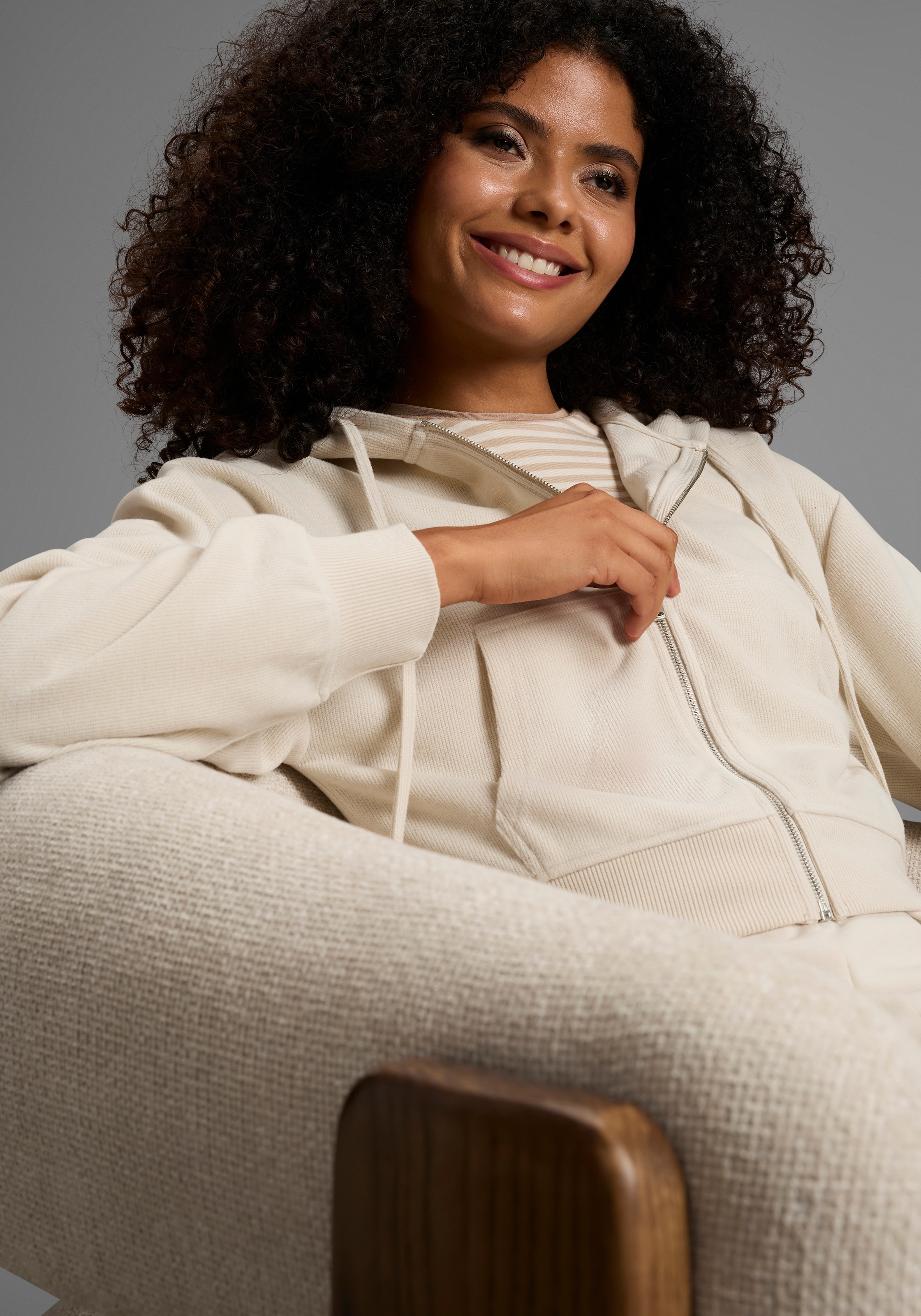 Laura Scott Sweat à capuche mit Kapuze und Kordelzug, aus angerauter Sweatware, Langarm