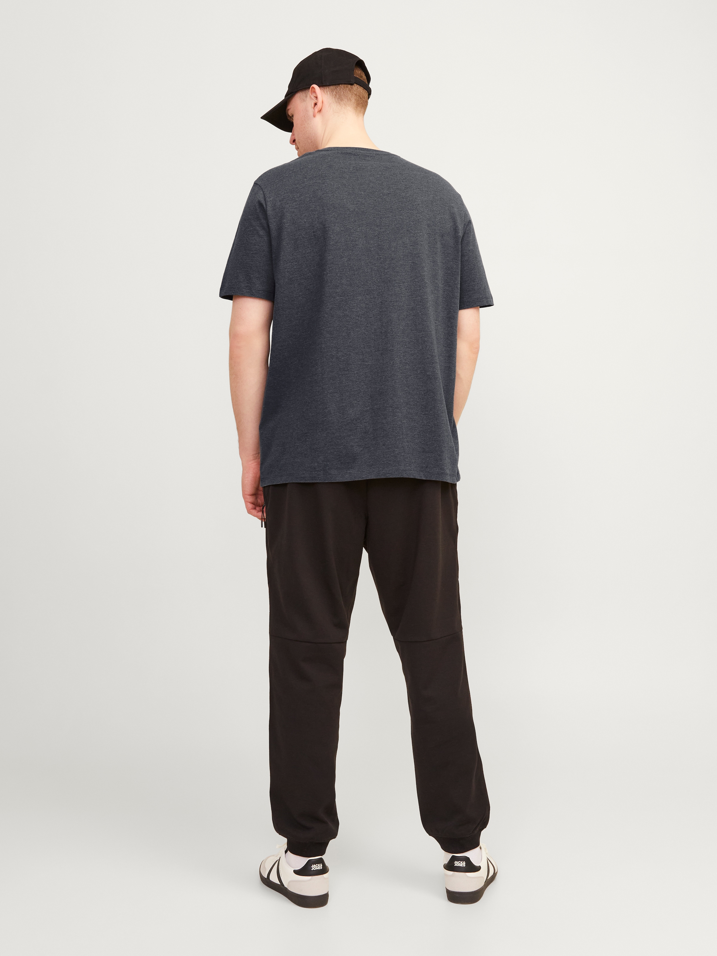 Jack & Jones PlusSize T-Shirt »JJEPAULOS TEE SS CREW NECK NOOS PLS«, mit Logo Stickerei