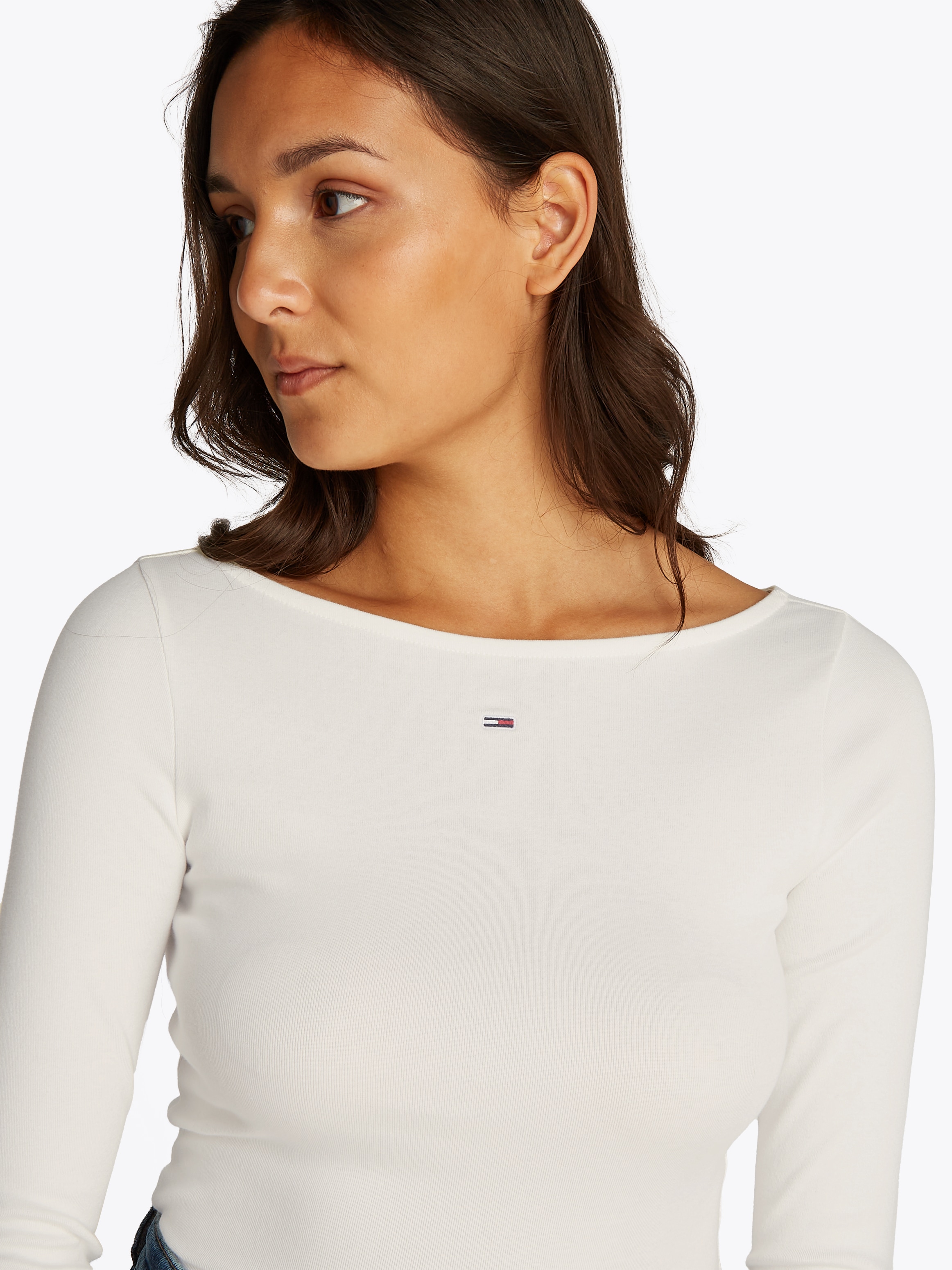 Tommy Jeans Langarmshirt »TJW BOAT NECK TOP LS«, mit Logostickerei