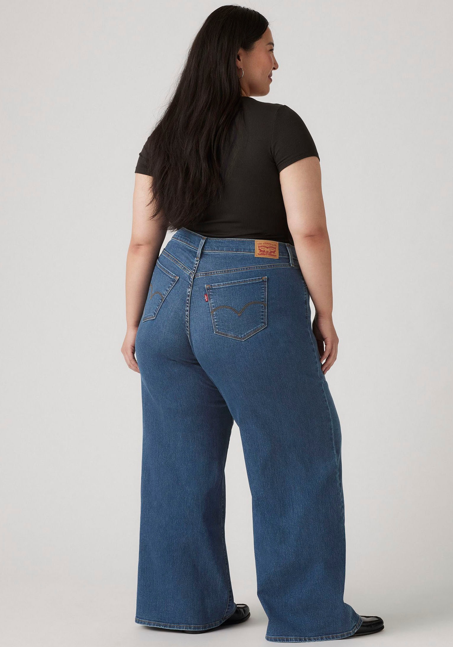 Levi's® Plus Weite Jeans »PL 318 SHAPING«, im Five-Pocket Style