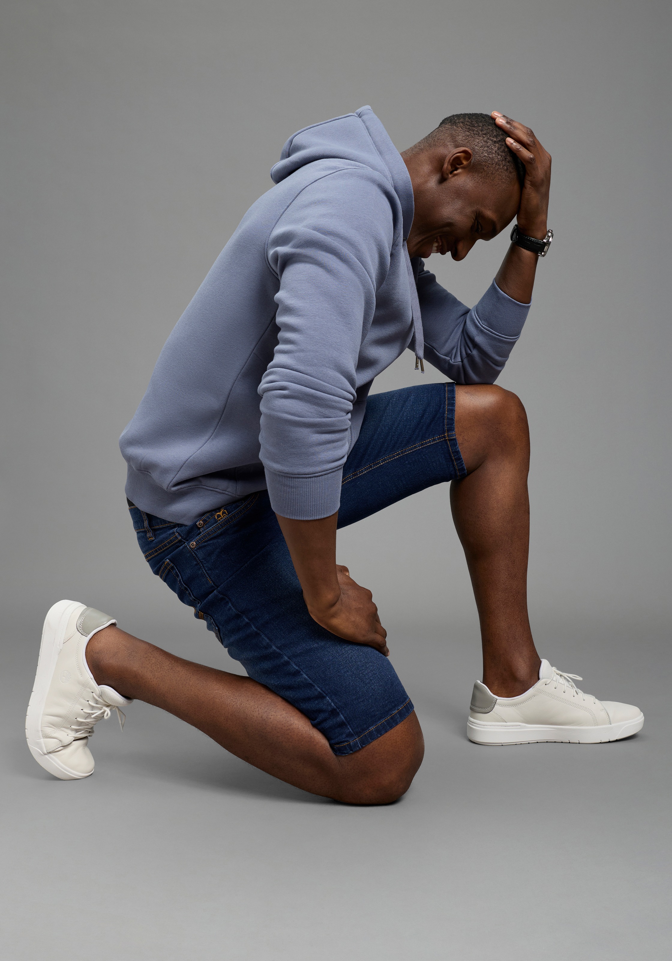 DELMAO Jeansshorts gerade geschnittene Beine, Regular-Fit, kniefreie Länge