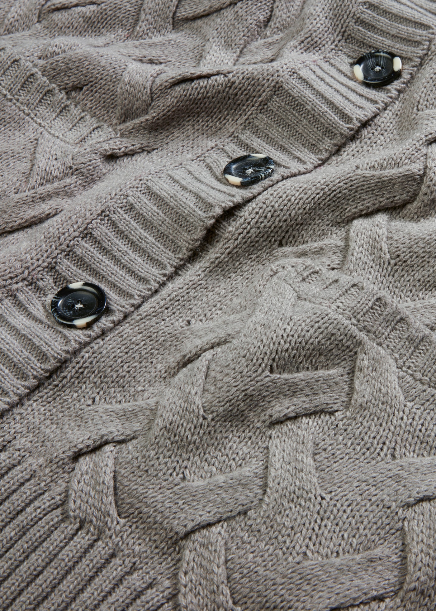 bonprix Cardigan long coupe ample, avec patte de boutonnage, avec poches plaquées