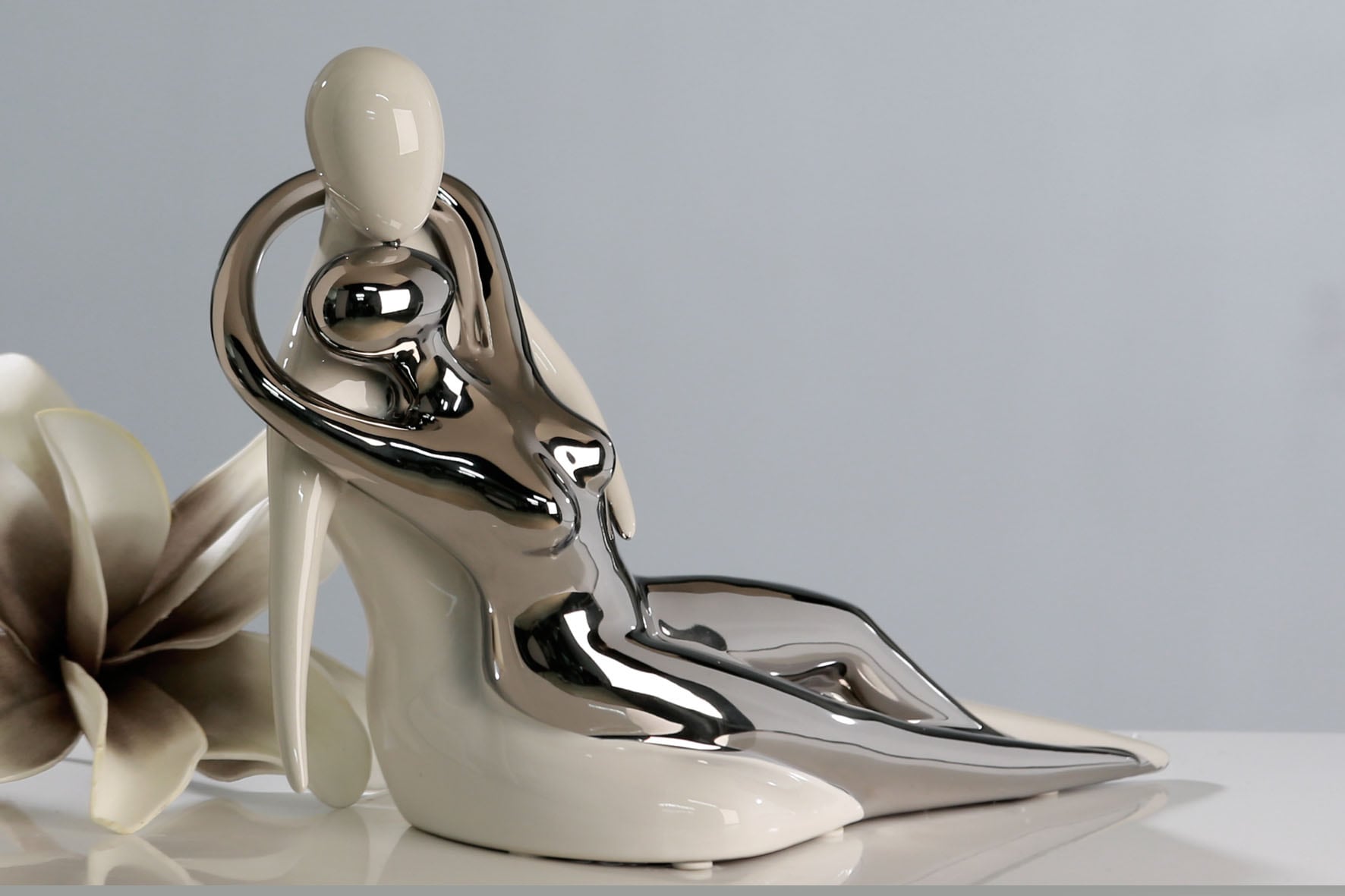 GILDE Dekofigur »Skulptur Dreaming, weiss/silber«, Dekoobjekt, Höhe 21 cm,  aus Keramik, Wohnzimmer günstig kaufen