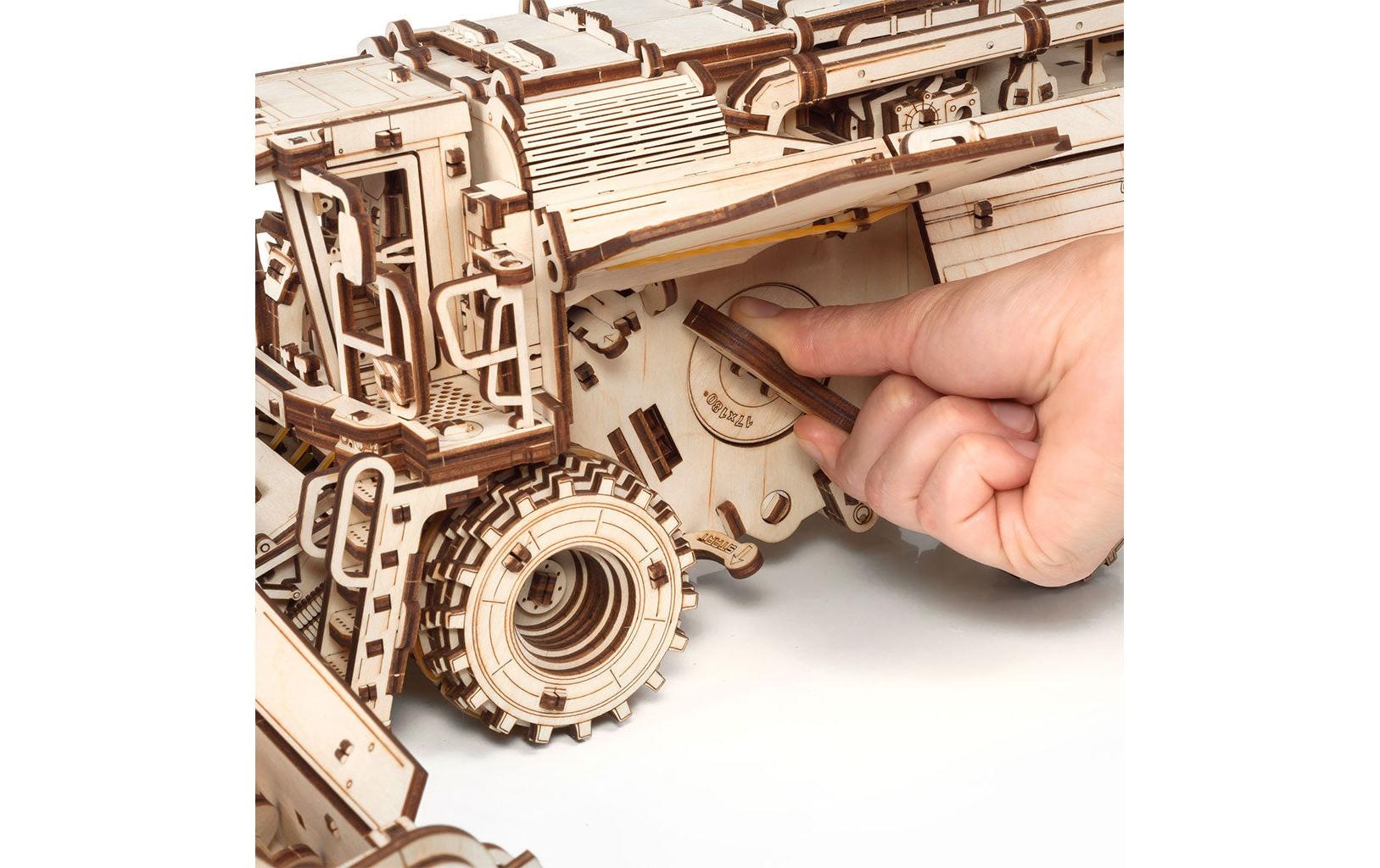   Modellbausatz »Eco-Wood-Art Mähdrescher GH800« 864 Stk. tlg.