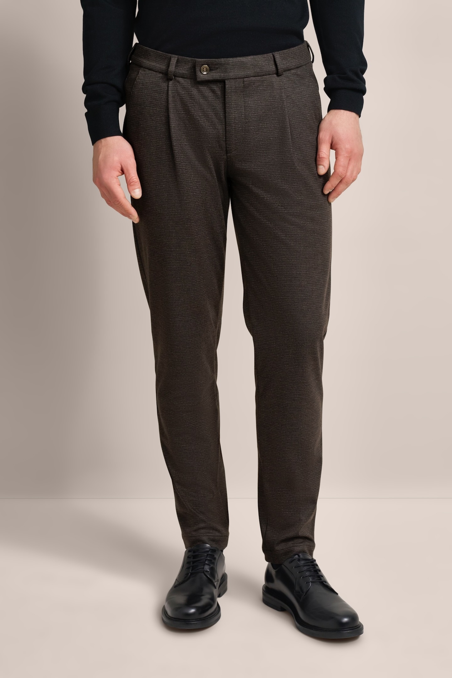 Image of bugatti Bundfaltenhose mit modernem Schnitt