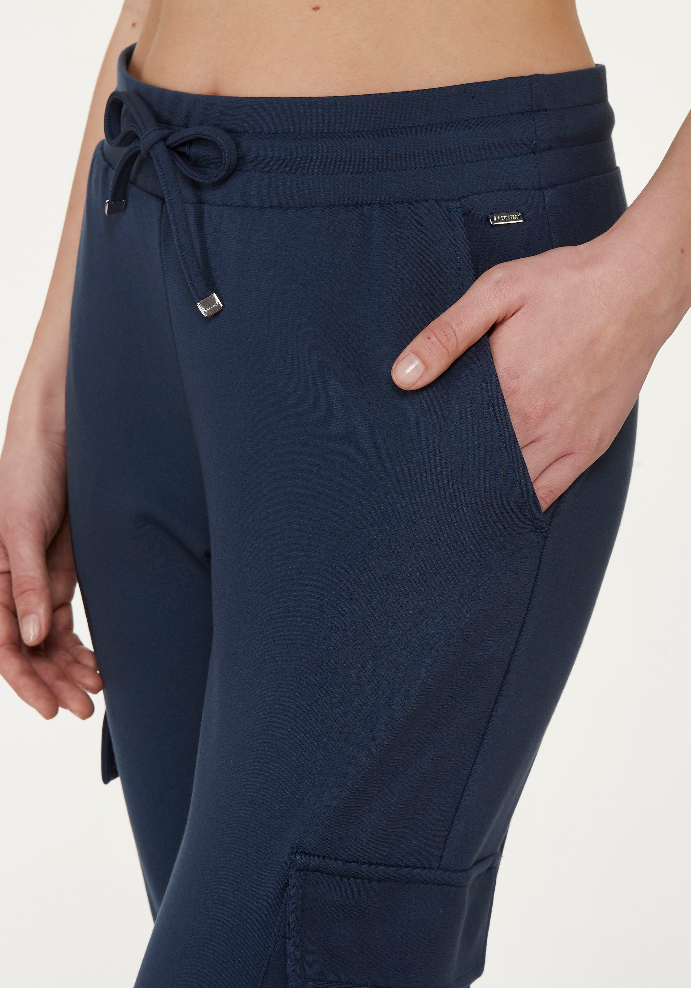 LASCANA Cargohose, in weich fliessendem Material, Loungewear