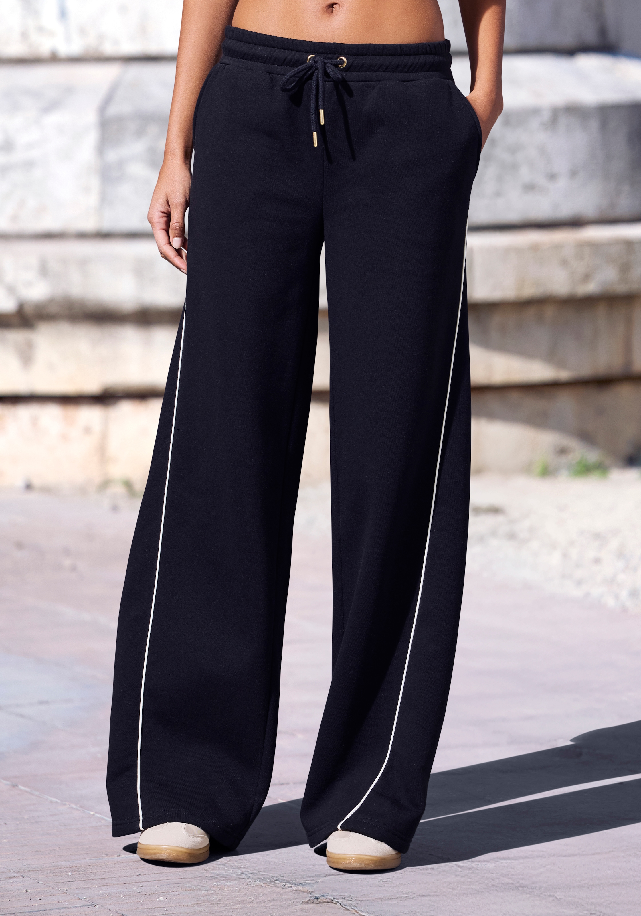 Buffalo Pantalon sweat »Relaxhose«  avec jambe largement évasée et piping, vêtements d'intérieur et de détente