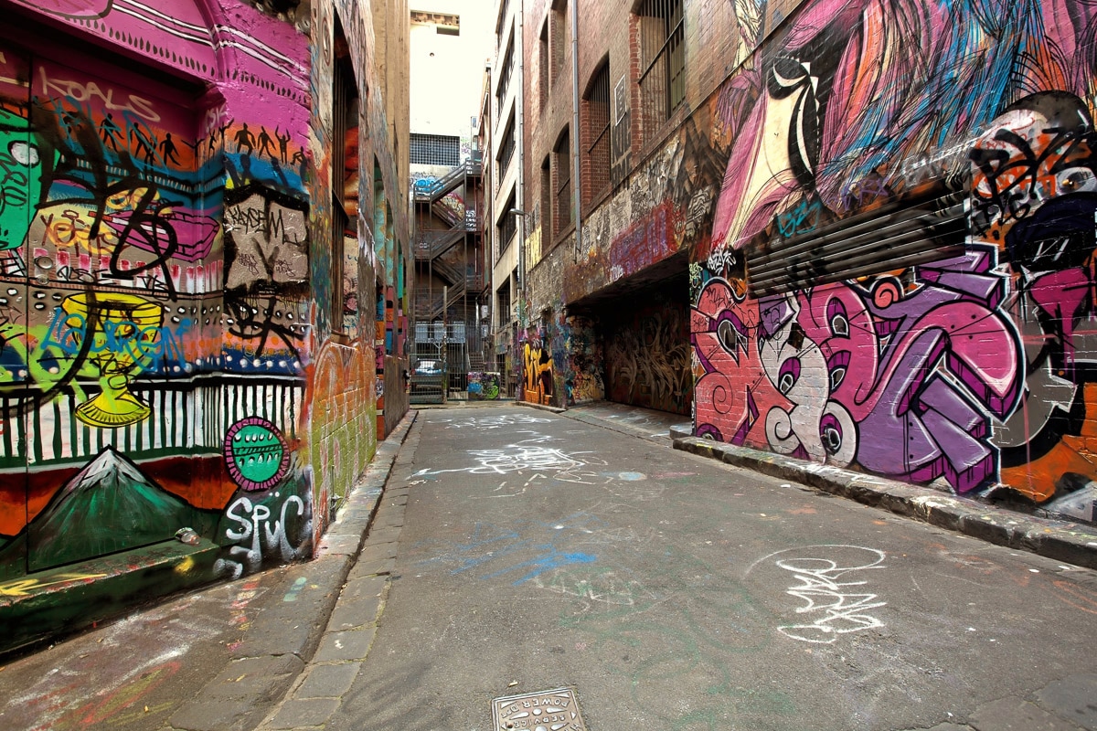 Image of Papermoon Fototapete "Graffiti-Gasse"