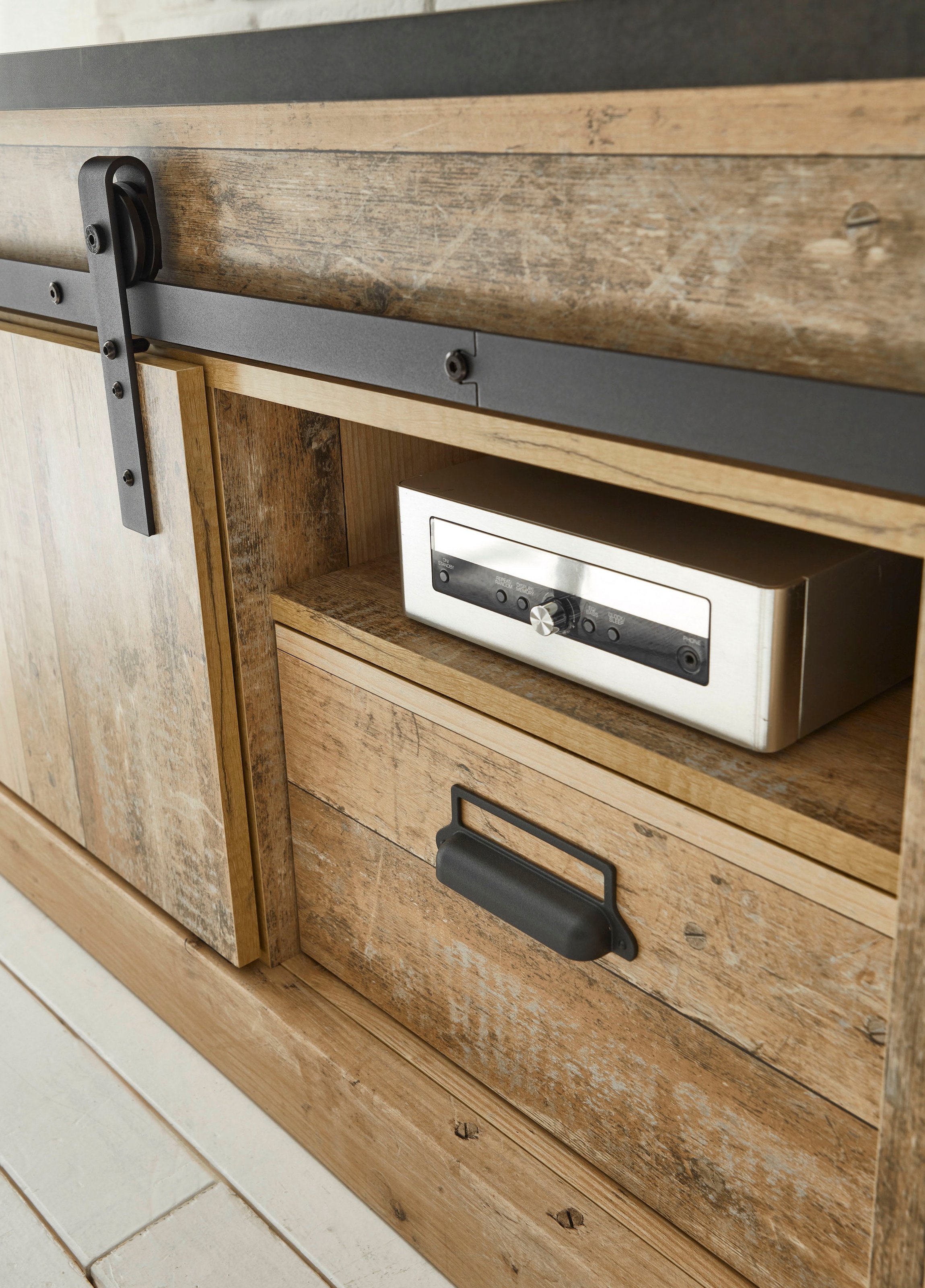 Home affaire Lowboard »SHERWOOD«, Holz Dekor, mit Scheunentorbeschlag und Apothekergriff, Breite 162 cm