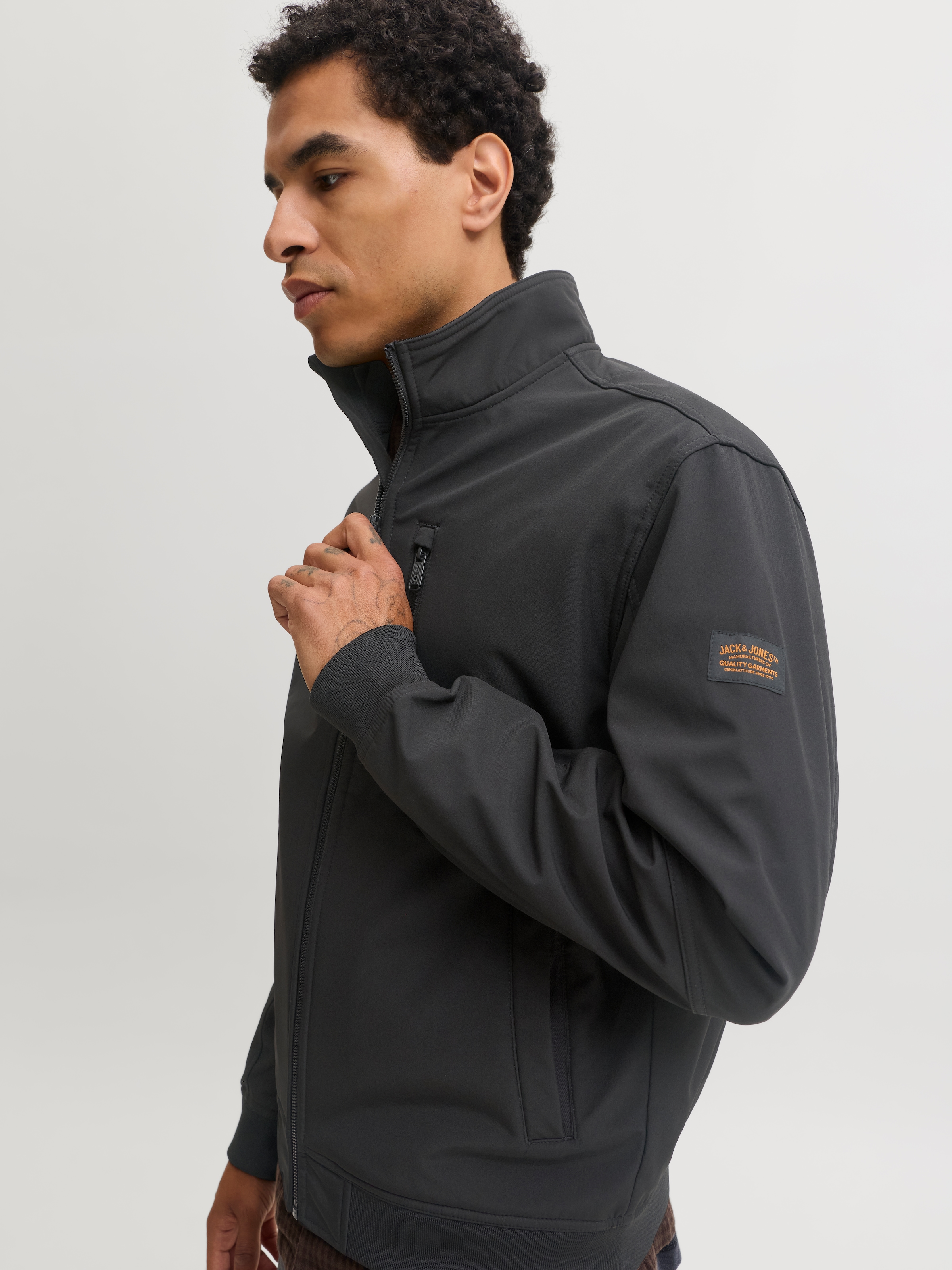 Jack & Jones Veste softshell »JJELIAM SOFTSHELL BOMBER NOOS« fibre synthétique, coupe régulière
