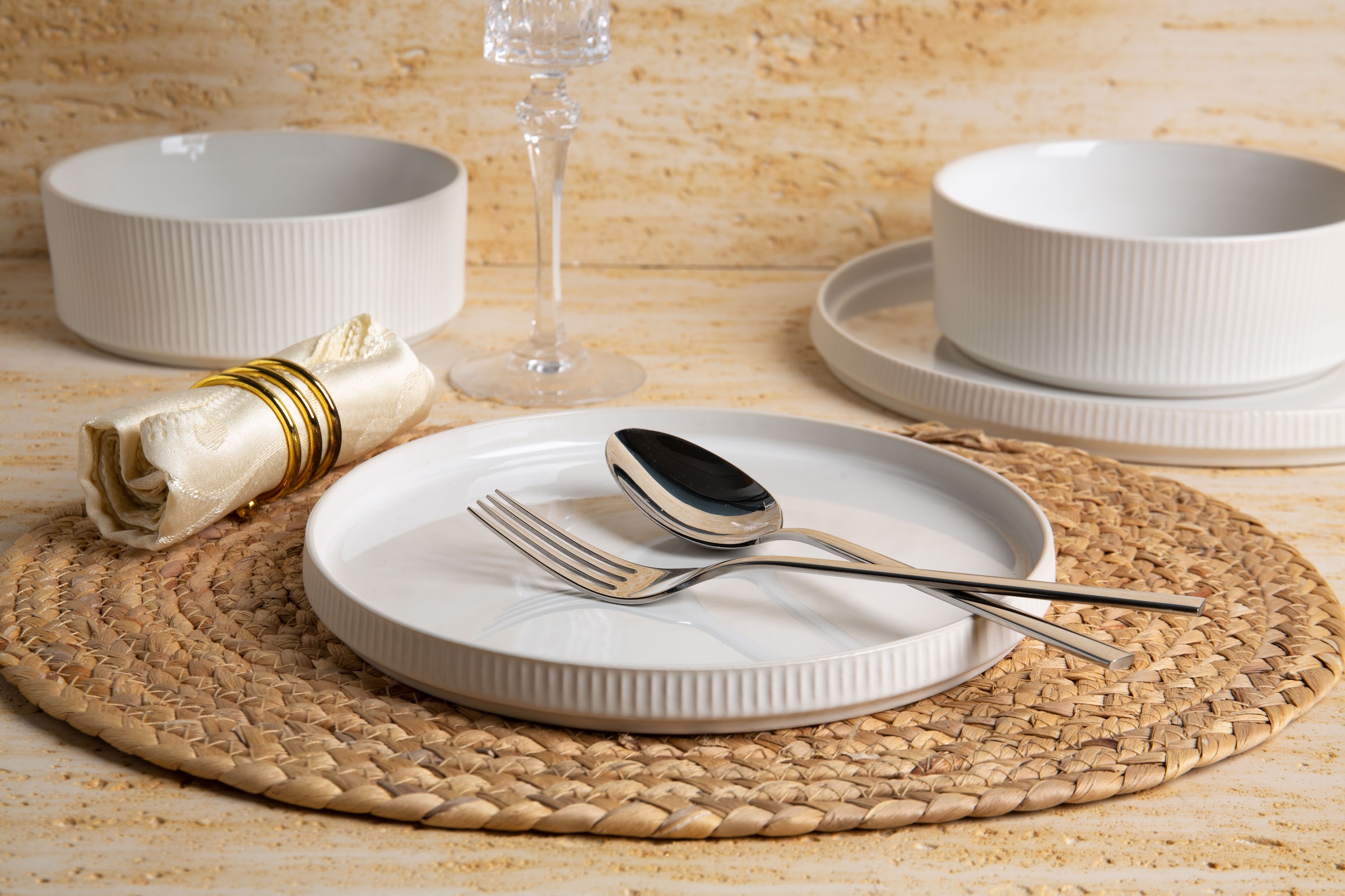 GOODproduct Geschirr-Set »Ylvii, aussen matt, innen reaktiv glasiert« spülmaschinenfest und mikrowellengeeignet