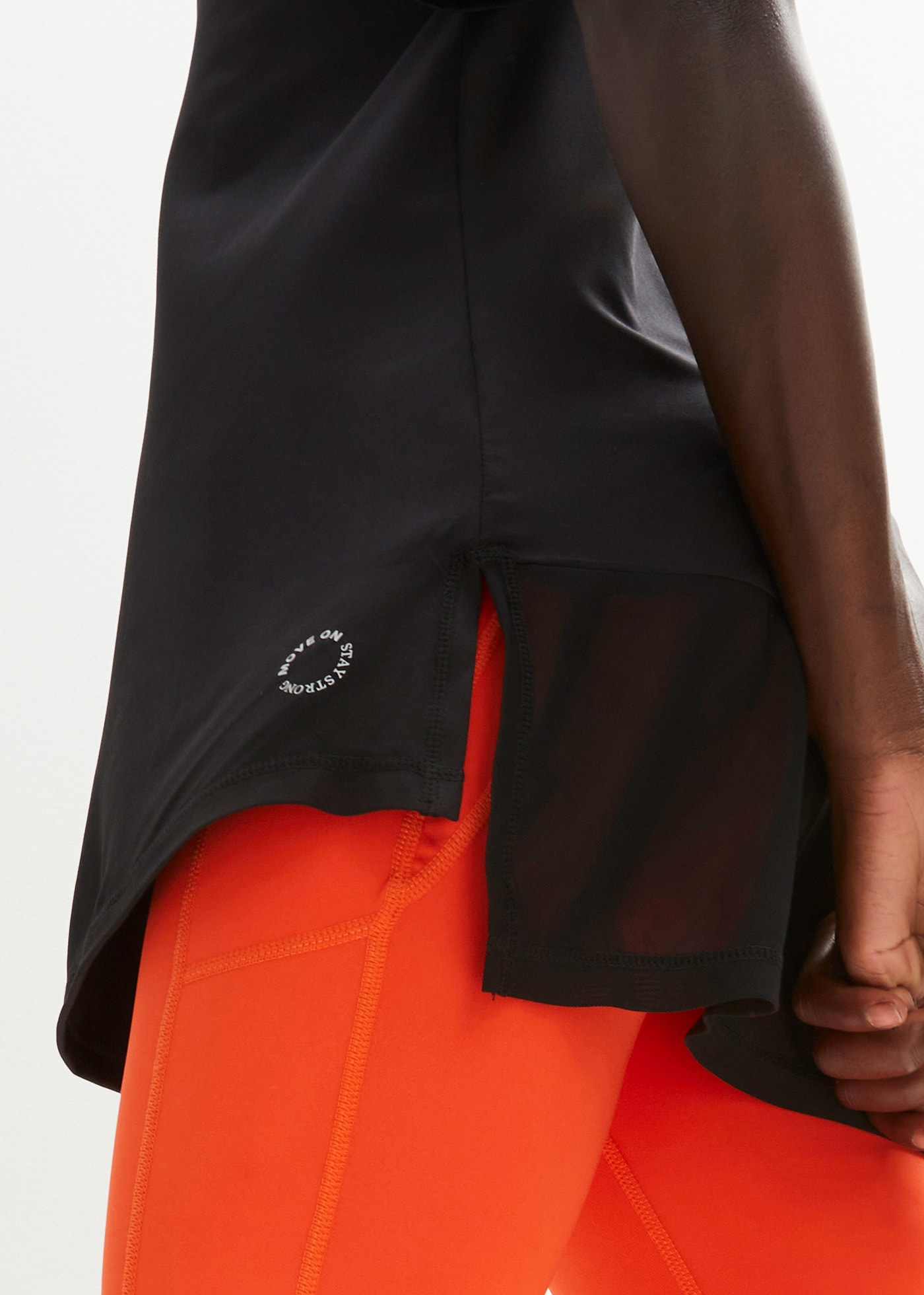 bonprix T-Shirt bequeme Passform, Halbarm, sportlicher Stil, mit Mesheinsatz im Rücken