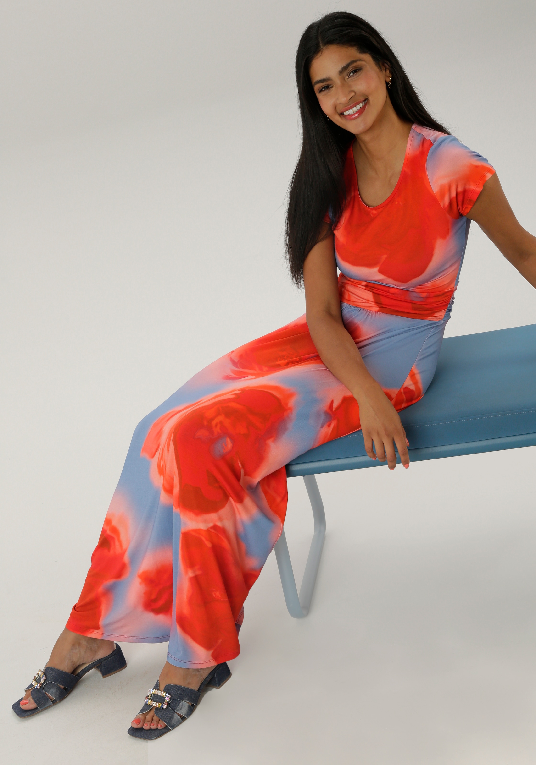 Aniston SELECTED Maxikleid, mit figurbetonenden Raffungen in der Taille