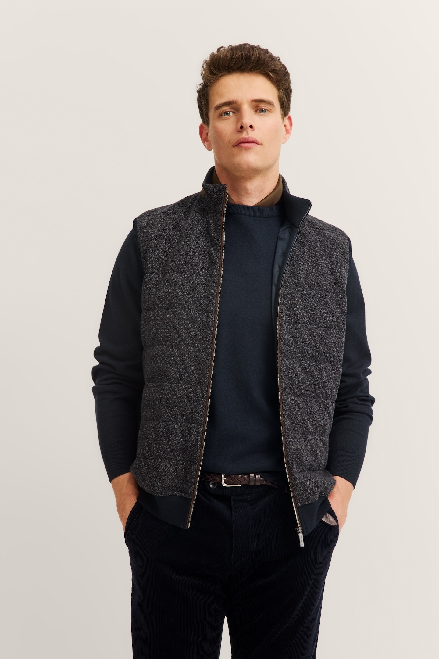 Image of bugatti Sweatweste "Regular Fit" mit Stehkragen aus einem Baumwollmix