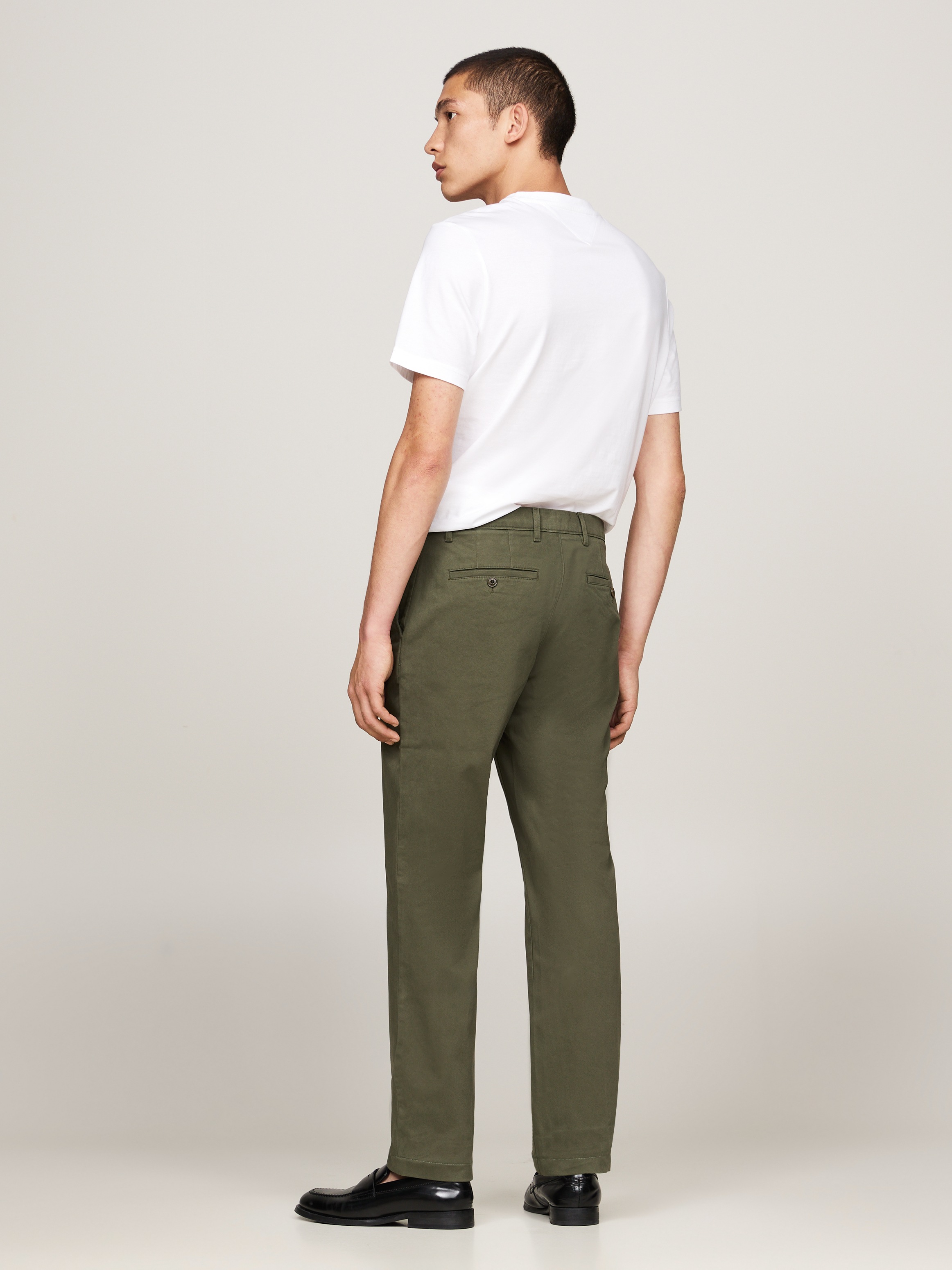 Tommy Hilfiger Chinohose »DENTON CHINO SATIN«, mit Gesässtaschen mit Knopf, Logostickerei