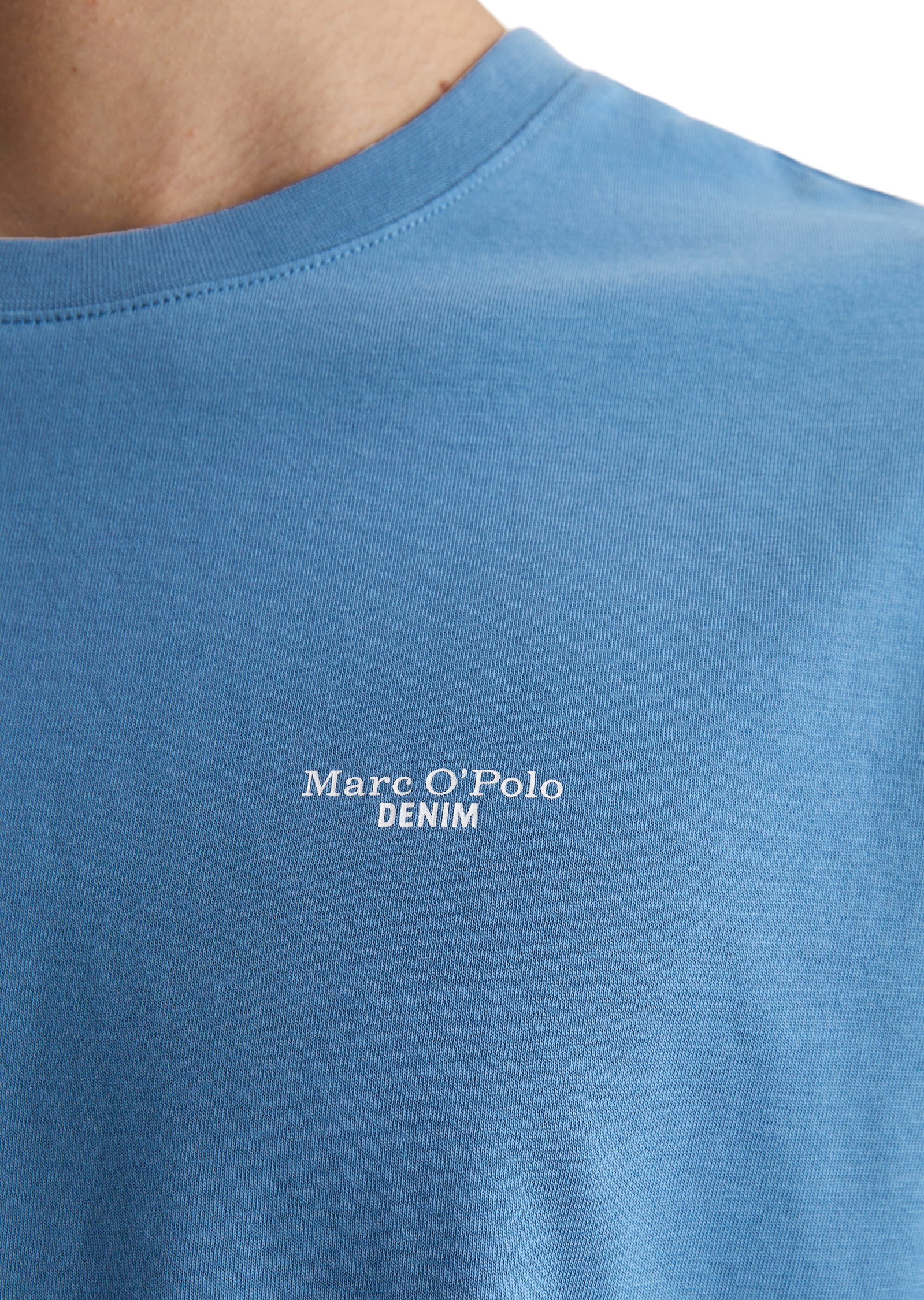 Marc O'Polo DENIM T-Shirt, Ein dezenter Logo-Print auf der Brust