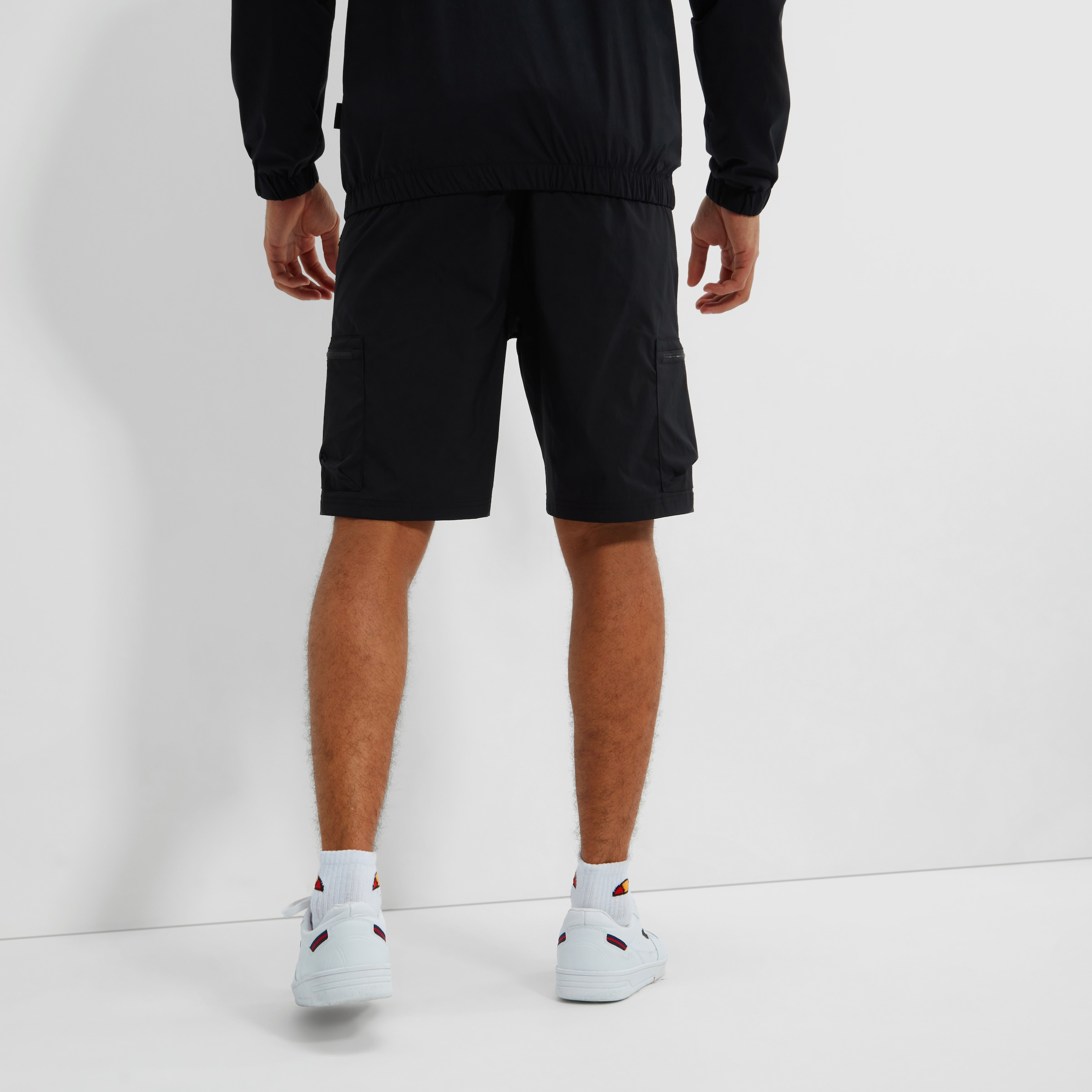 Ellesse »BULLSEYE CARGO SHORT«  mit vielen Reissverschlusstaschen