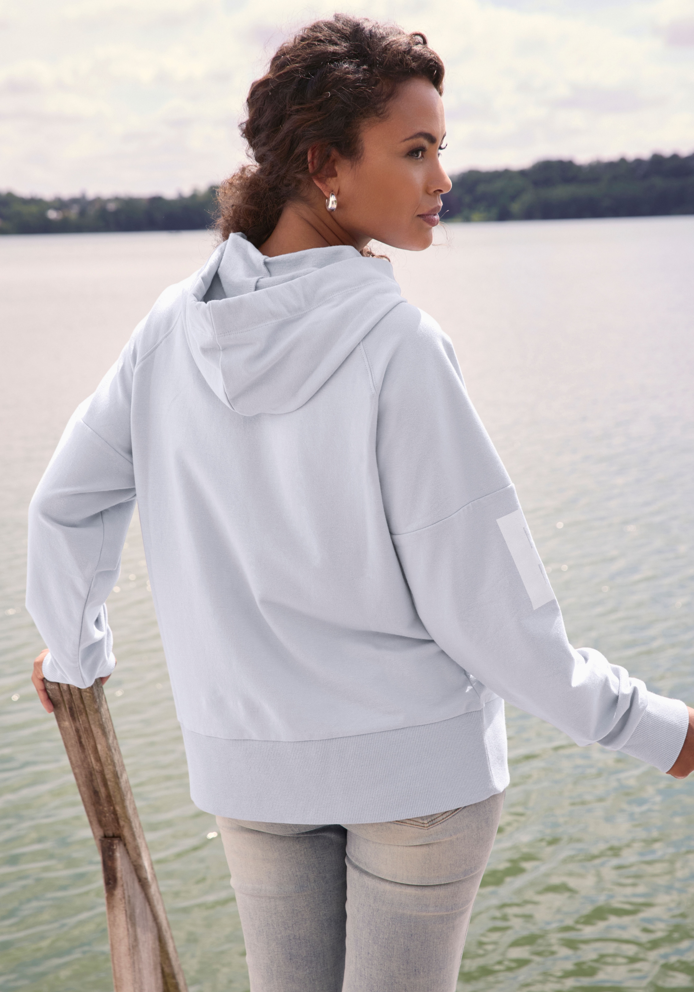 Elbsand Kapuzensweatshirt »Seldis«, mit grossem Logodruck vorne, bequemer Hoodie aus Baumwolle
