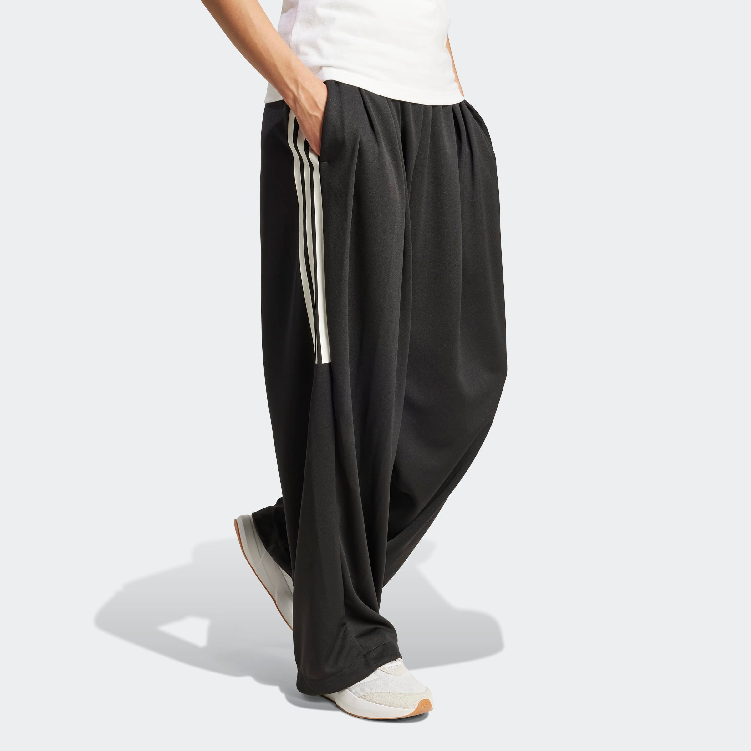 adidas Sportswear Pantalon de sport »TIRO 3-STRIPES PLISSIERTE«