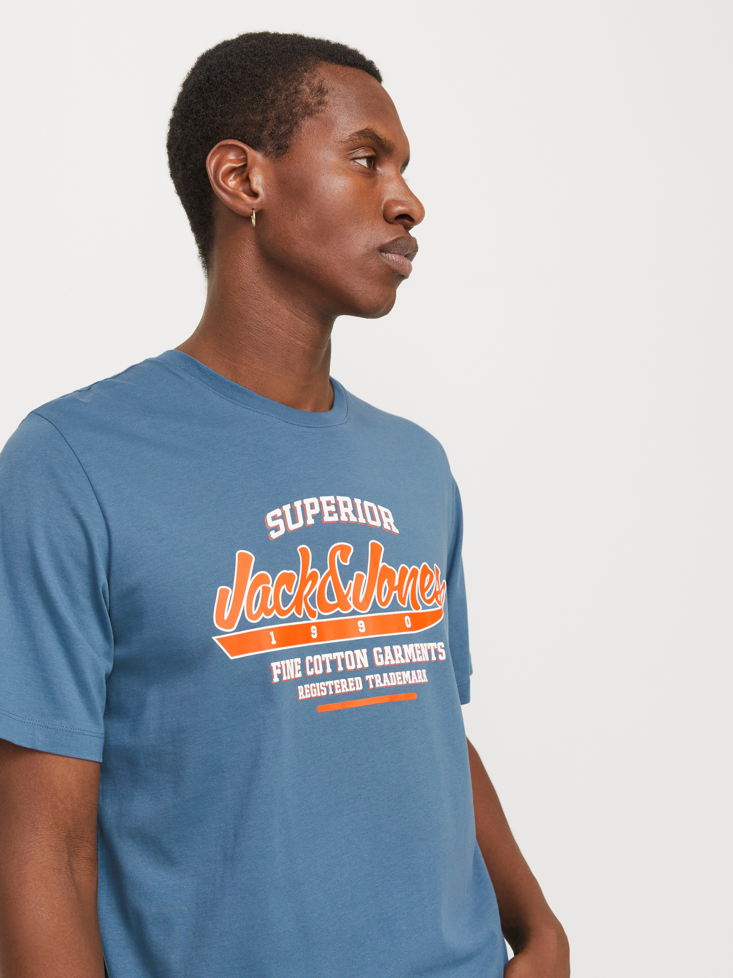 Jack & Jones Rundhalsshirt »JJELOGO TEE SS O-NECK 2 COL SS25 SN«, mit Logo Print