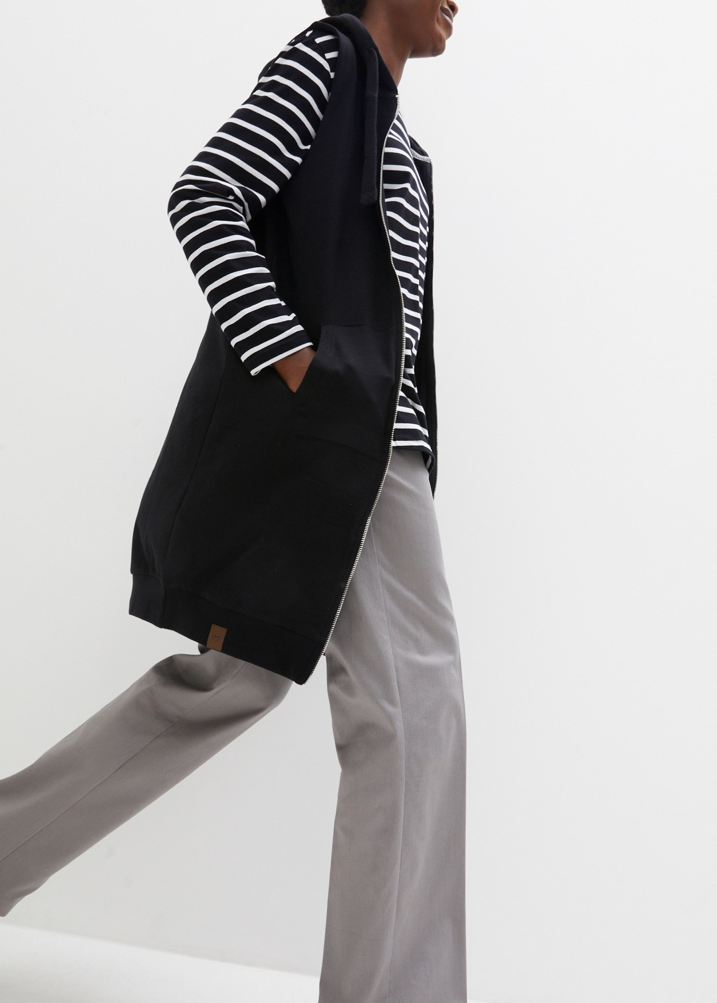 bonprix Sweatweste aus Baumwolle und Polyester, lange Weste mit Kapuze