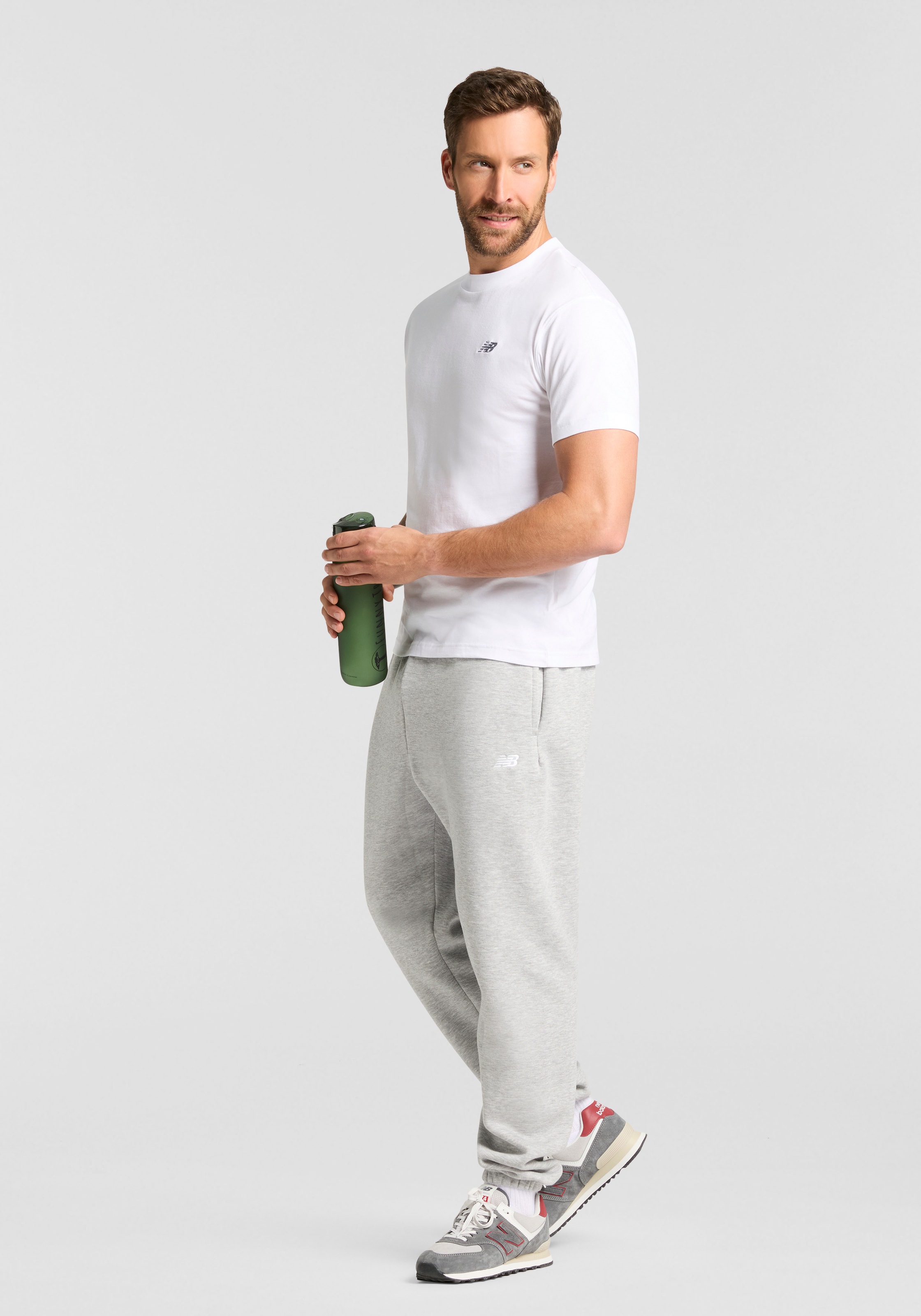 New Balance Jogginghose »SPORT ESSENTIALS FLEECE JOGGER«  mit Eingrifftaschen, weicher Stoff, lockere Passform