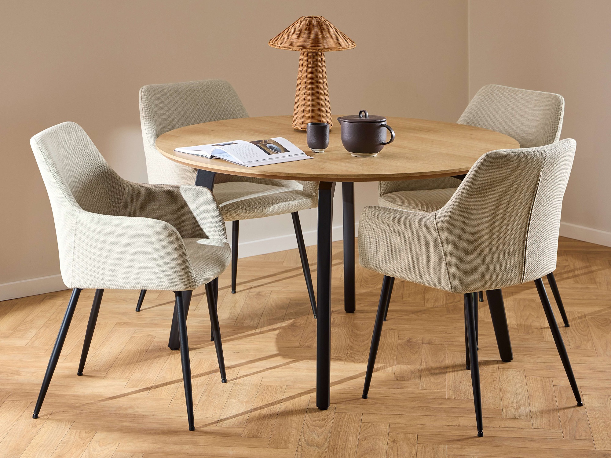 Image of ACTONA GROUP Esszimmer-Set "Essgruppe, Speisetisch mit Wohnzimmerstühlen" Set, 1x Tisch + 4x Stühle, 5 Stk. tlg.
