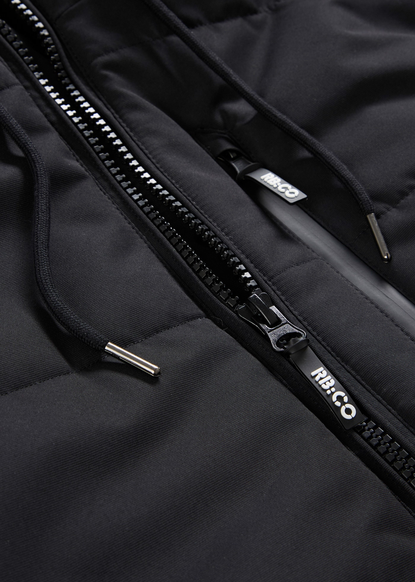 bonprix Veste matelassée »Winter-Steppjacke in Blousonform mit Kapuze« Winter-Steppjacke in Blousonform mit Kapuze