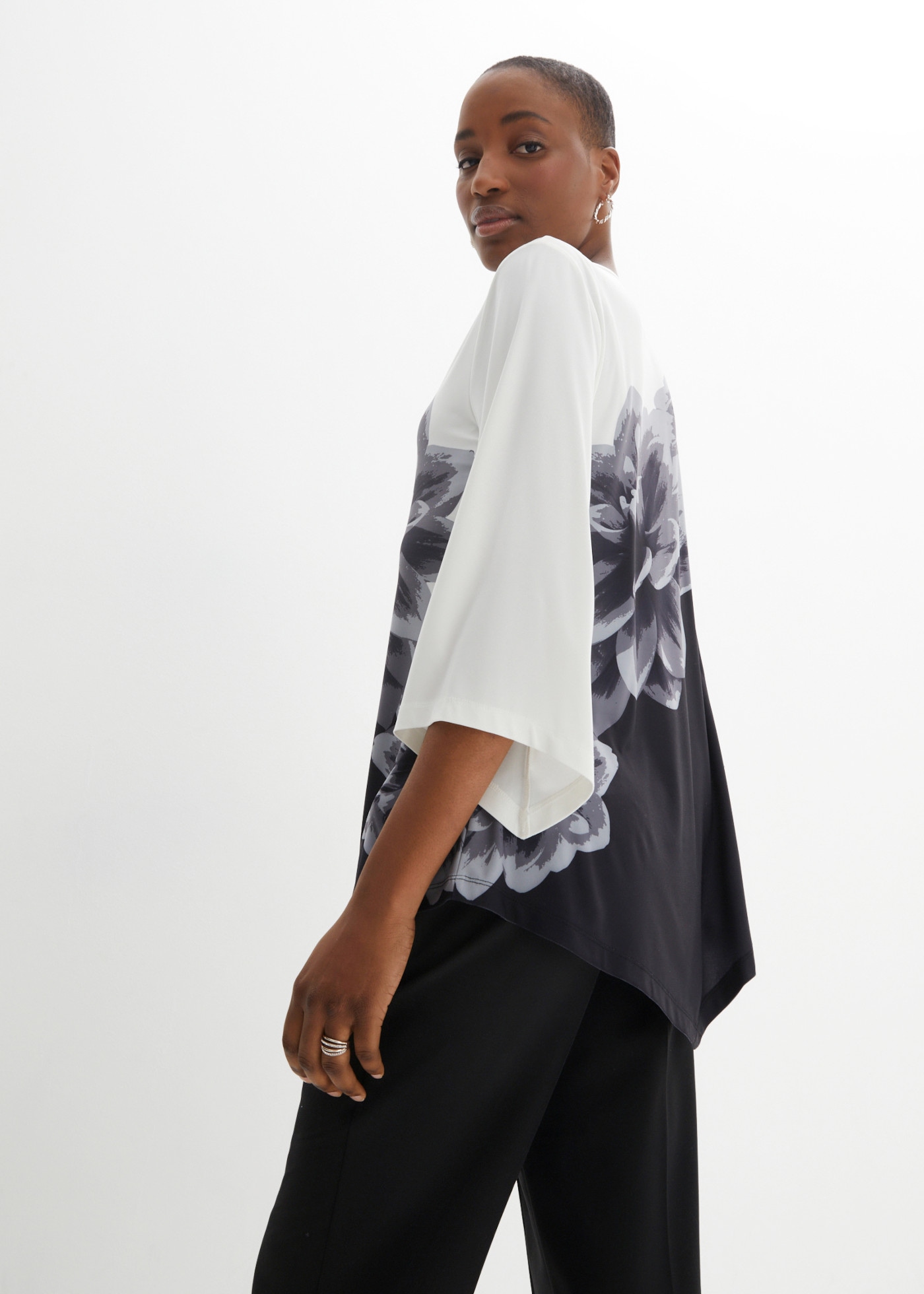 bonprix T-shirt tunique coupe ample, manches 3/4, avec ourlet pointu, facile d'entretien