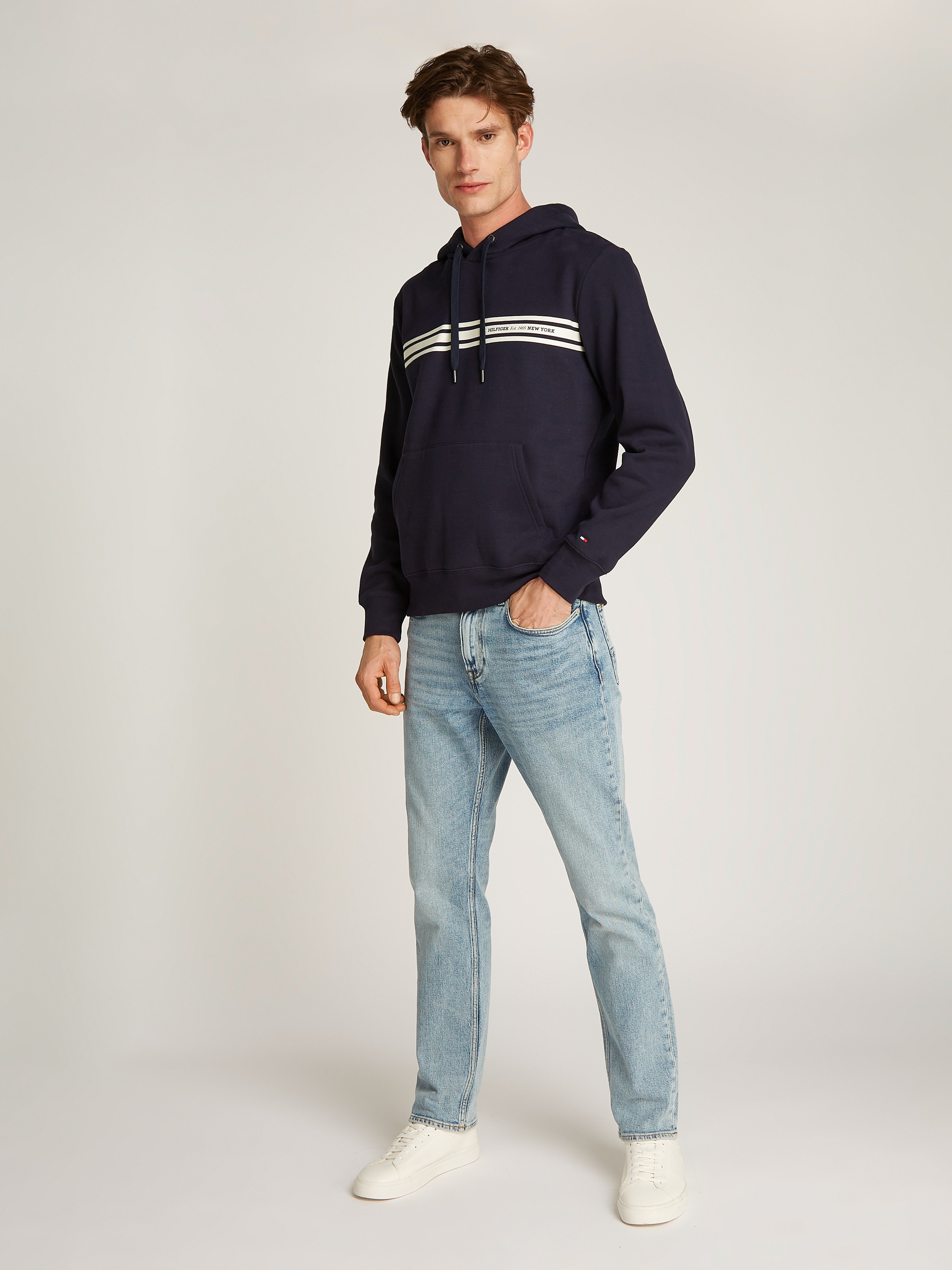 Tommy Hilfiger Kapuzensweatshirt »CENTRAL CHEST STRIPE HOODY«, mit kontrastfarbenen Print