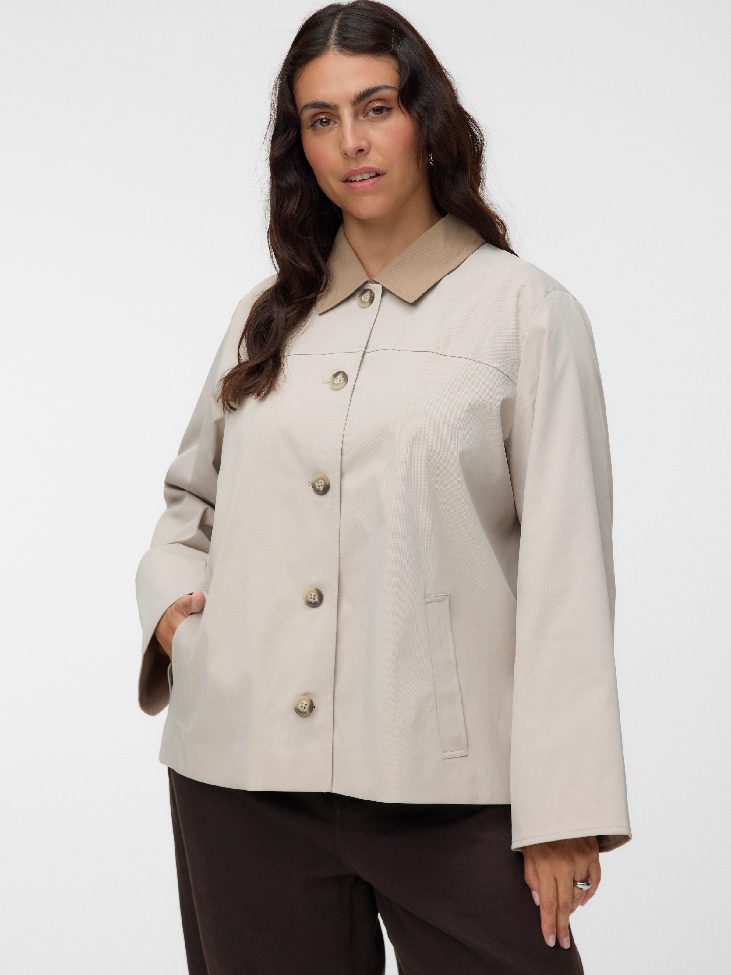 Image of Vero Moda Curve Kurzjacke "VMCCHELSEAPOPPY SHORT JACKET CUR" Kunstfaser